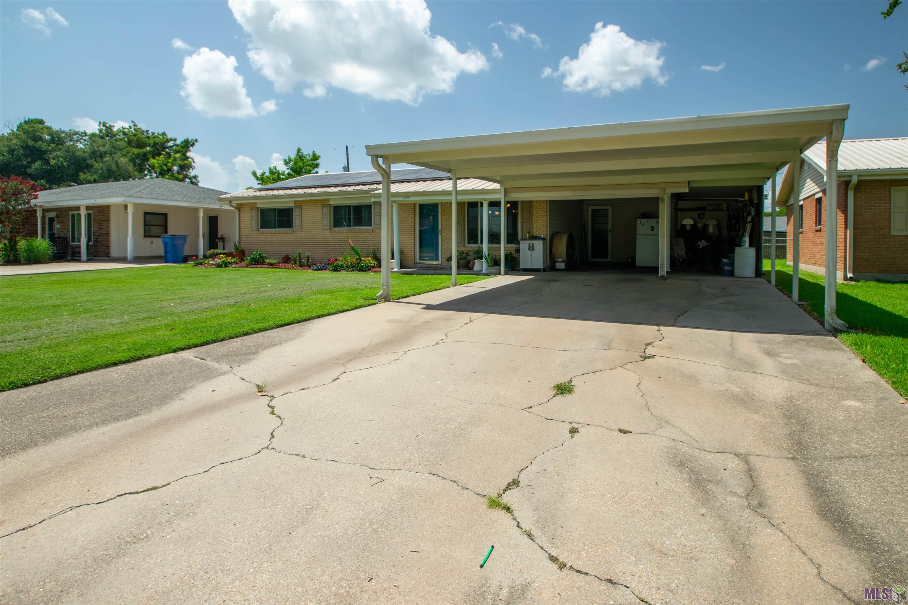 Homes for sale in Bayou Vista, LA | 1245 Columbus Ave, Bayou Vista, LA 70380 | MLS# BY2025011590