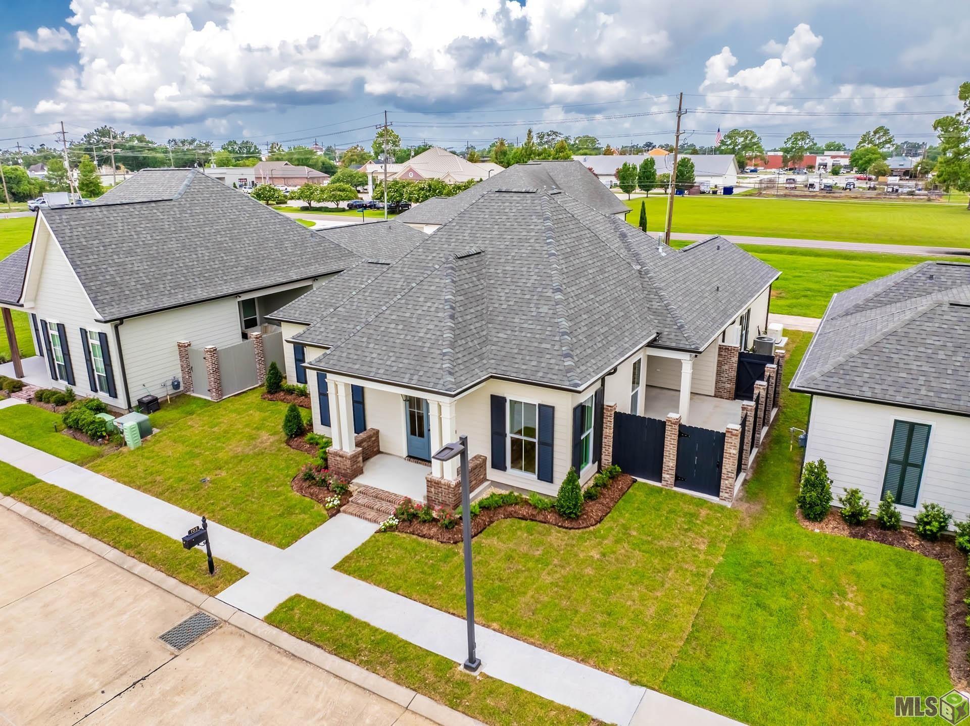 Homes for sale in Thibodaux, LA | 105 Rienzi Commons Dr, Thibodaux, LA 70301 | MLS# BY2025011995