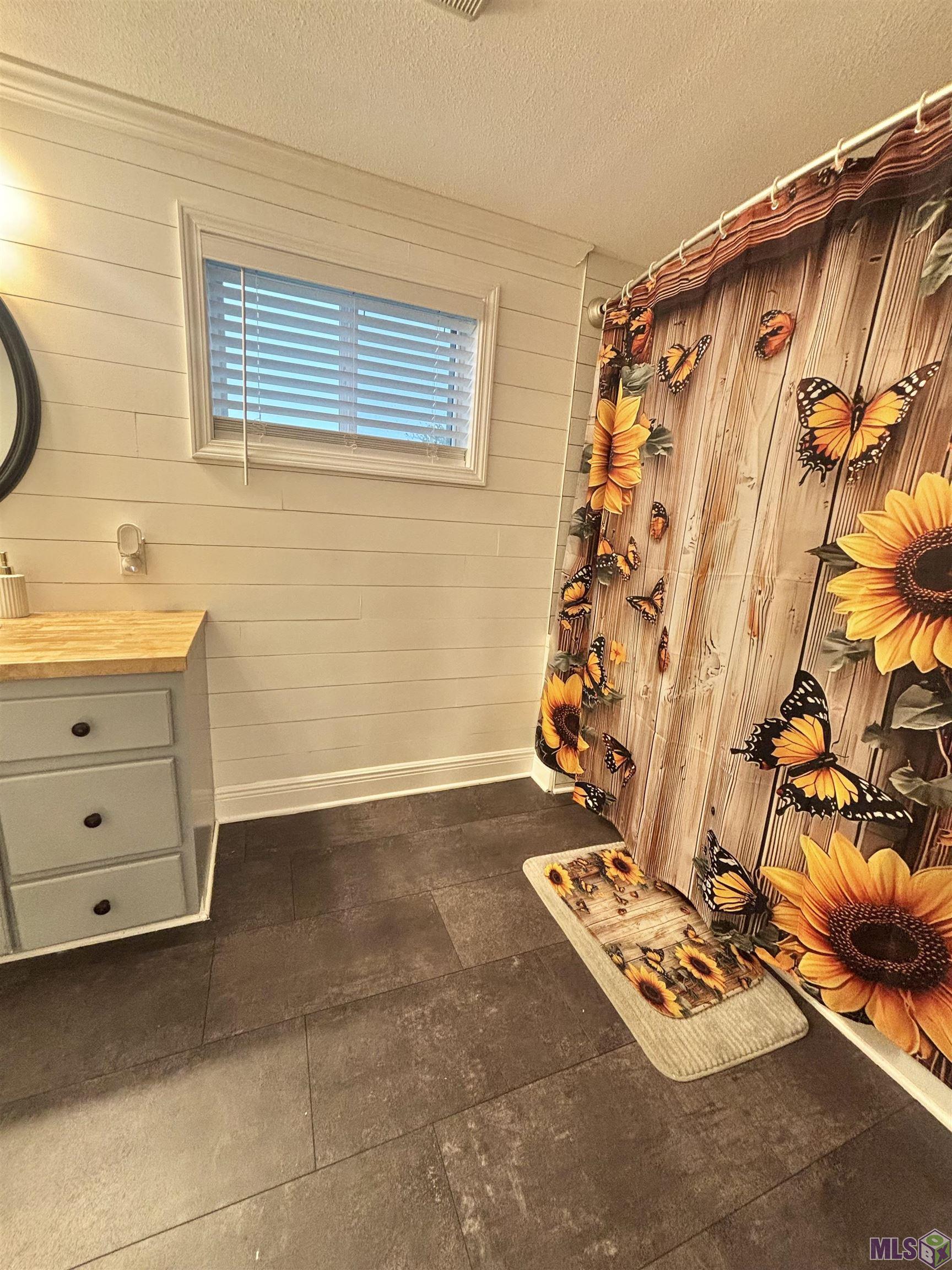 Homes for sale in Houma, LA | 553 Lake Long Dr, Houma, LA 70364 | MLS# BY2025012207