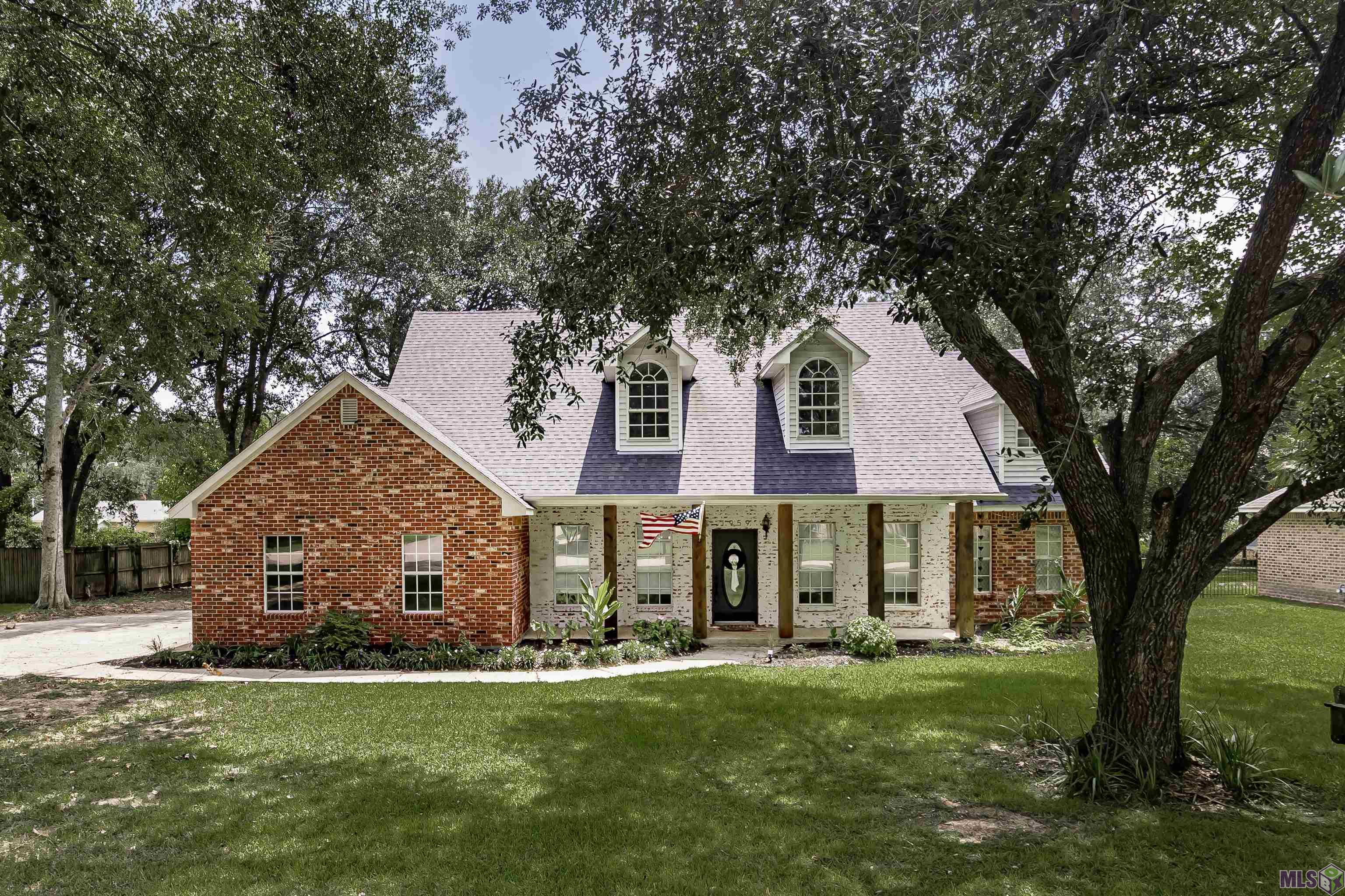 Homes for sale in Port Allen, LA | 1959 Fairview Dr, Port Allen, LA 70767 | MLS# BR2025012530