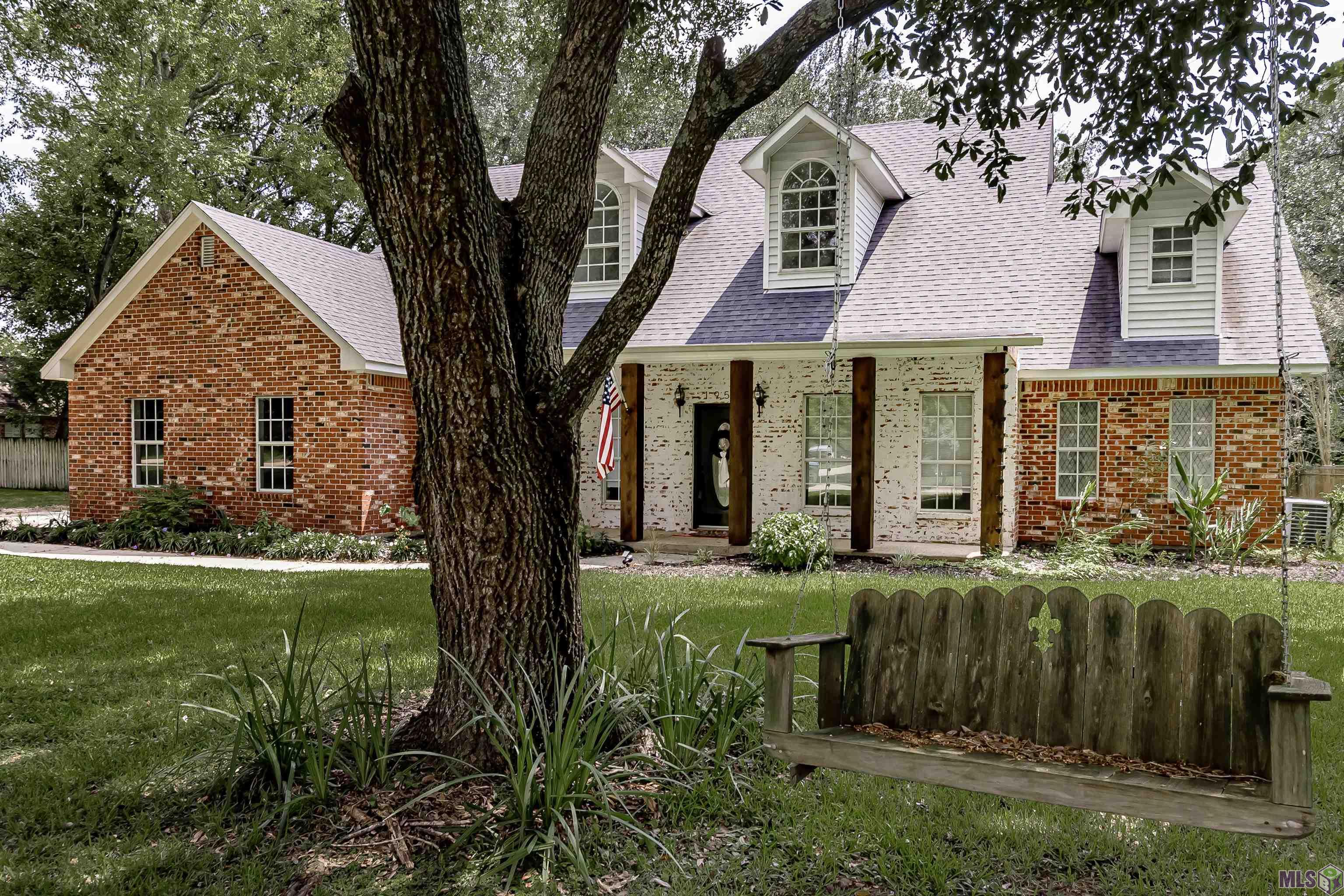 Homes for sale in Port Allen, LA | 1959 Fairview Dr, Port Allen, LA 70767 | MLS# BR2025012530