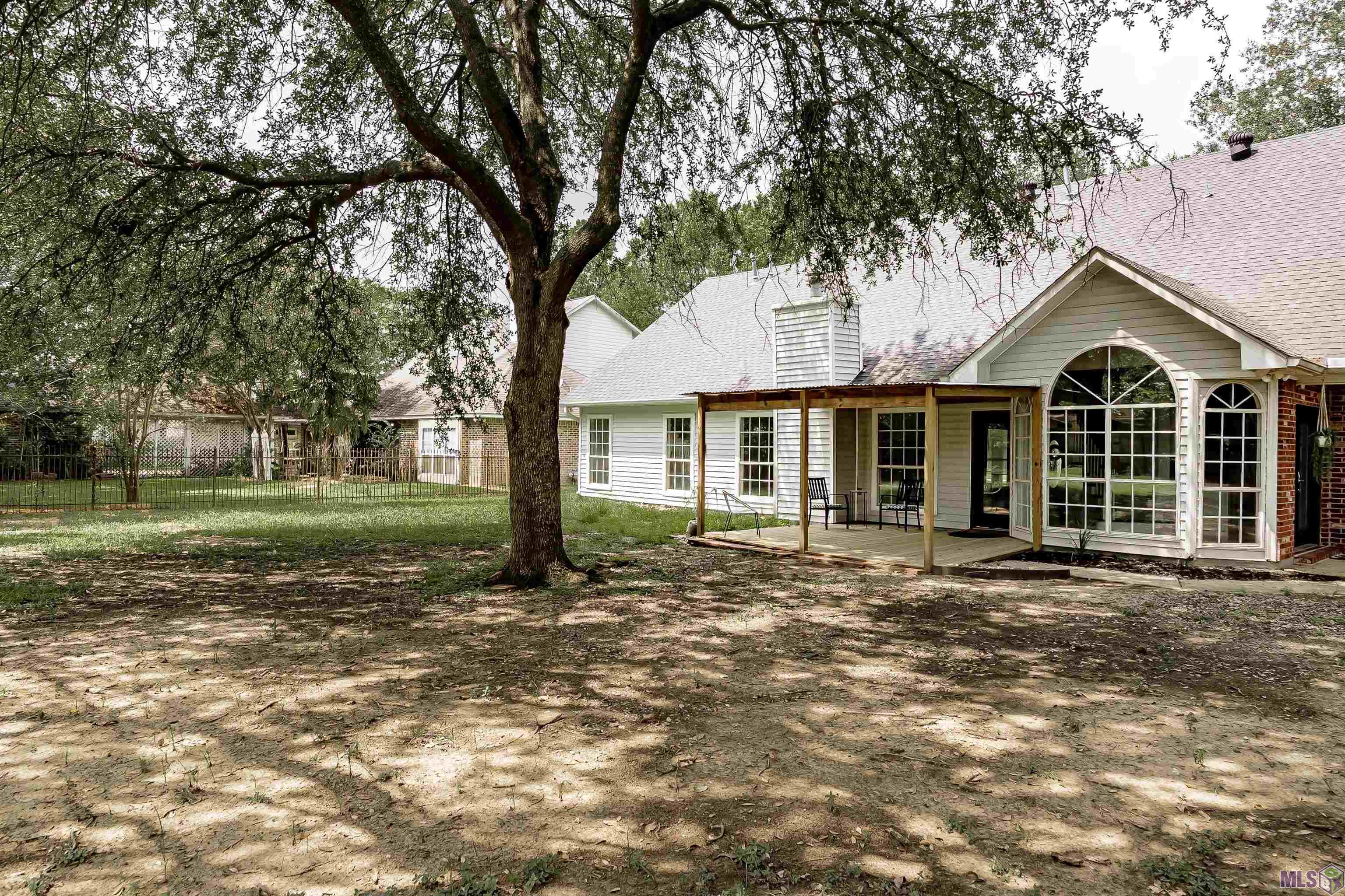 Homes for sale in Port Allen, LA | 1959 Fairview Dr, Port Allen, LA 70767 | MLS# BR2025012530