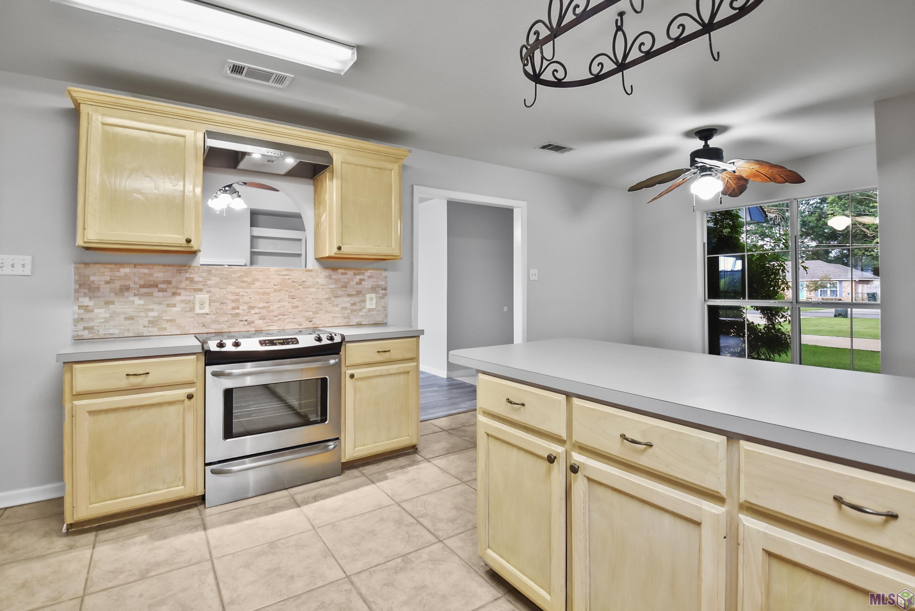 Homes for sale in Gonzales, LA | 10290 Lake Park Ave, Gonzales, LA 70737 | MLS# BR2025013042