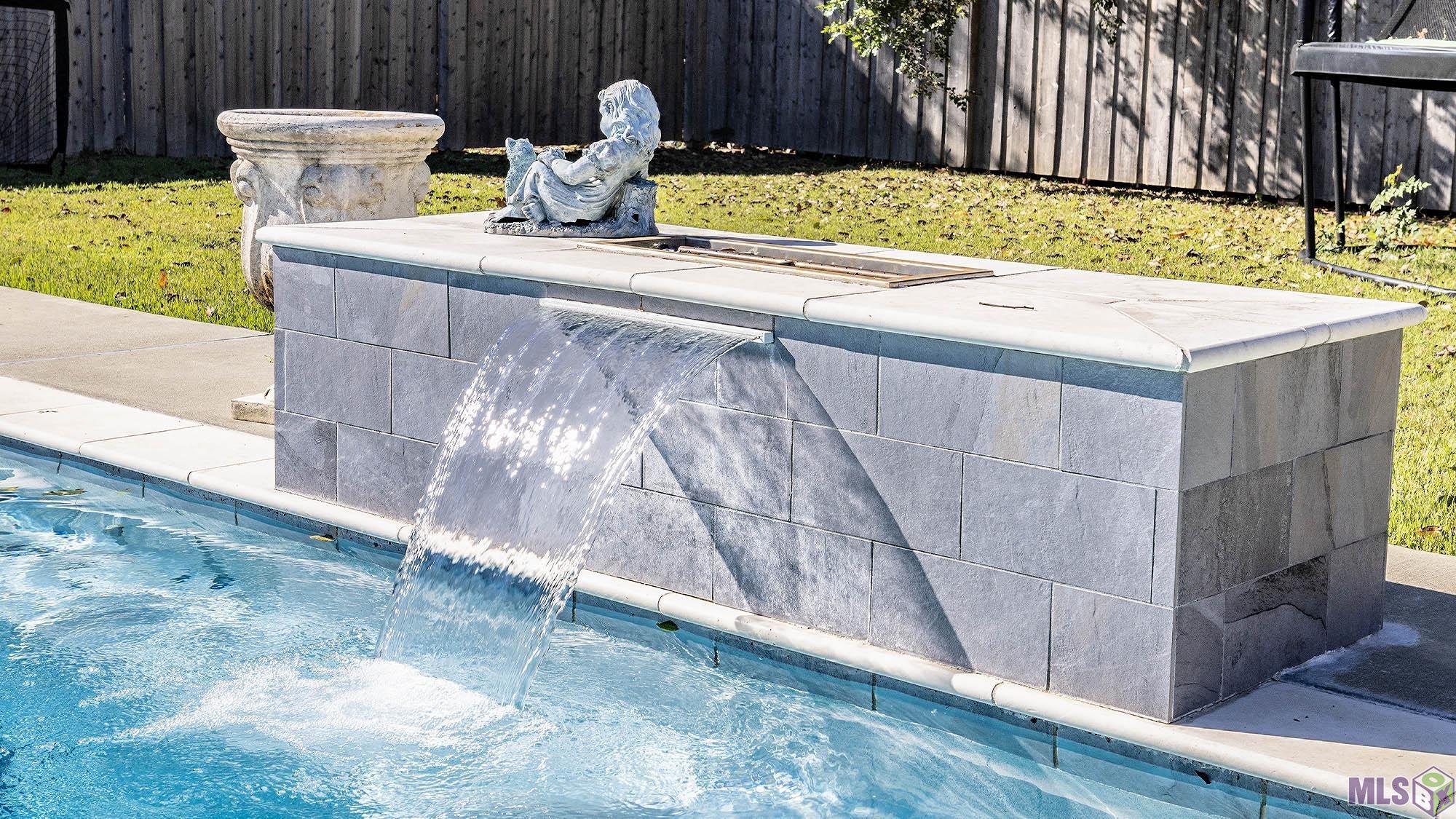 Homes for sale in Houma, LA | 241 Rue Richard, Houma, LA 70359 | MLS# BY2025013395