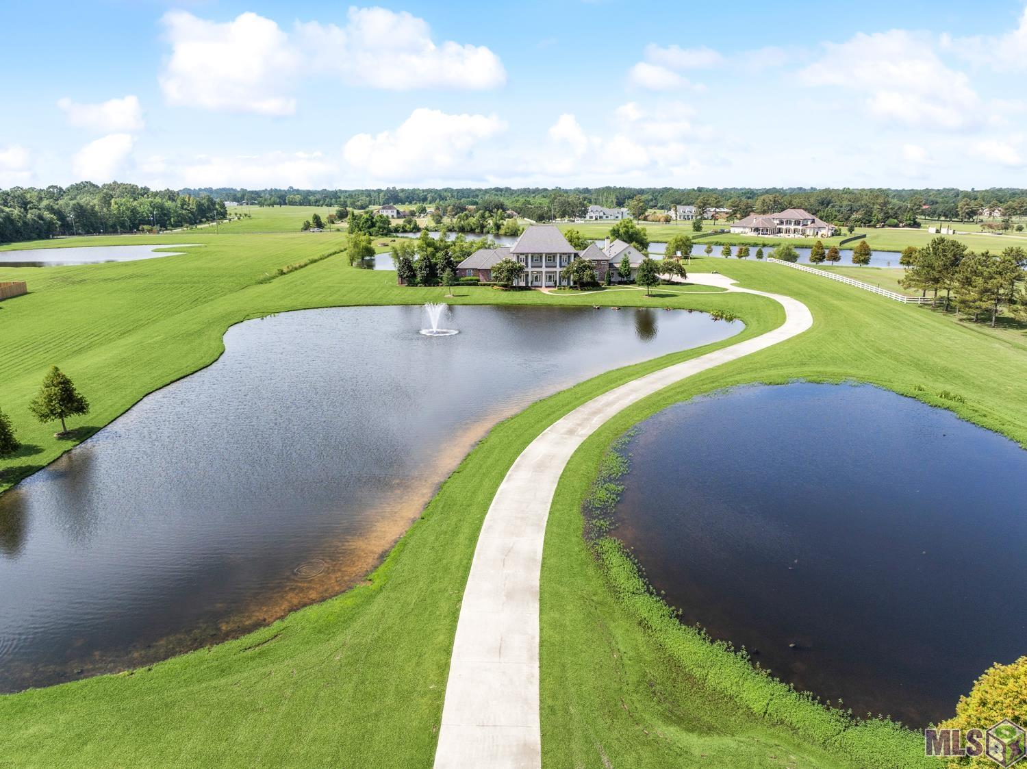 Homes for sale in Baton Rouge, LA | 21910 Rabbit Run Dr, Baton Rouge, LA 70817 | MLS# BR2025013977