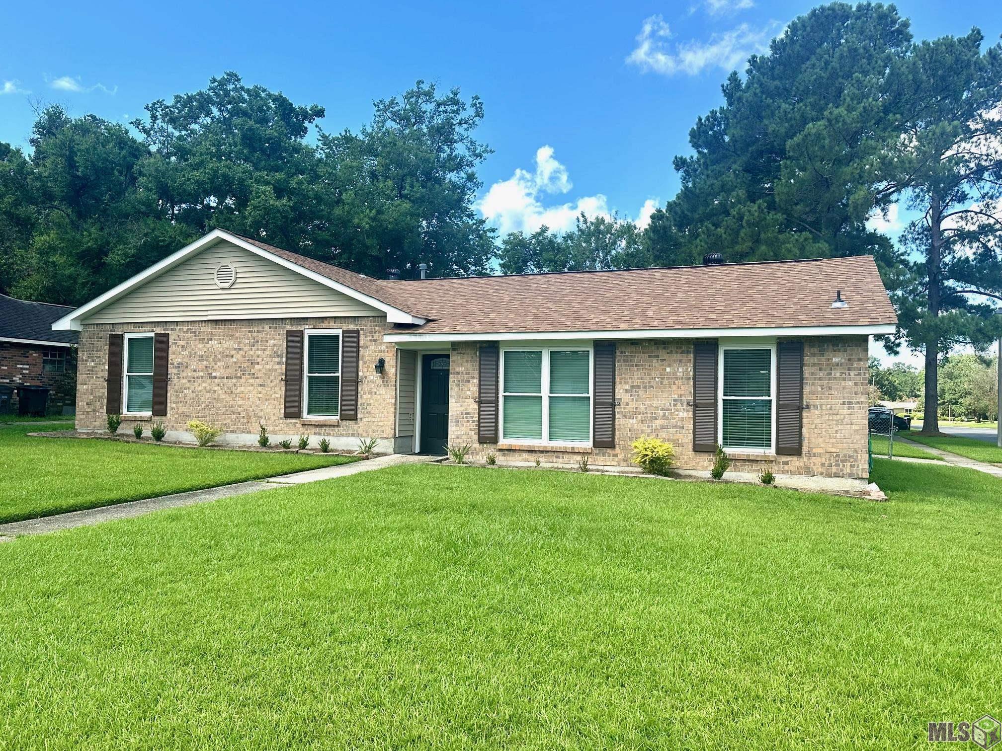 Homes for sale in Baton Rouge, LA | 7806 Board Dr, Baton Rouge, LA 70817 | MLS# BR2025014001