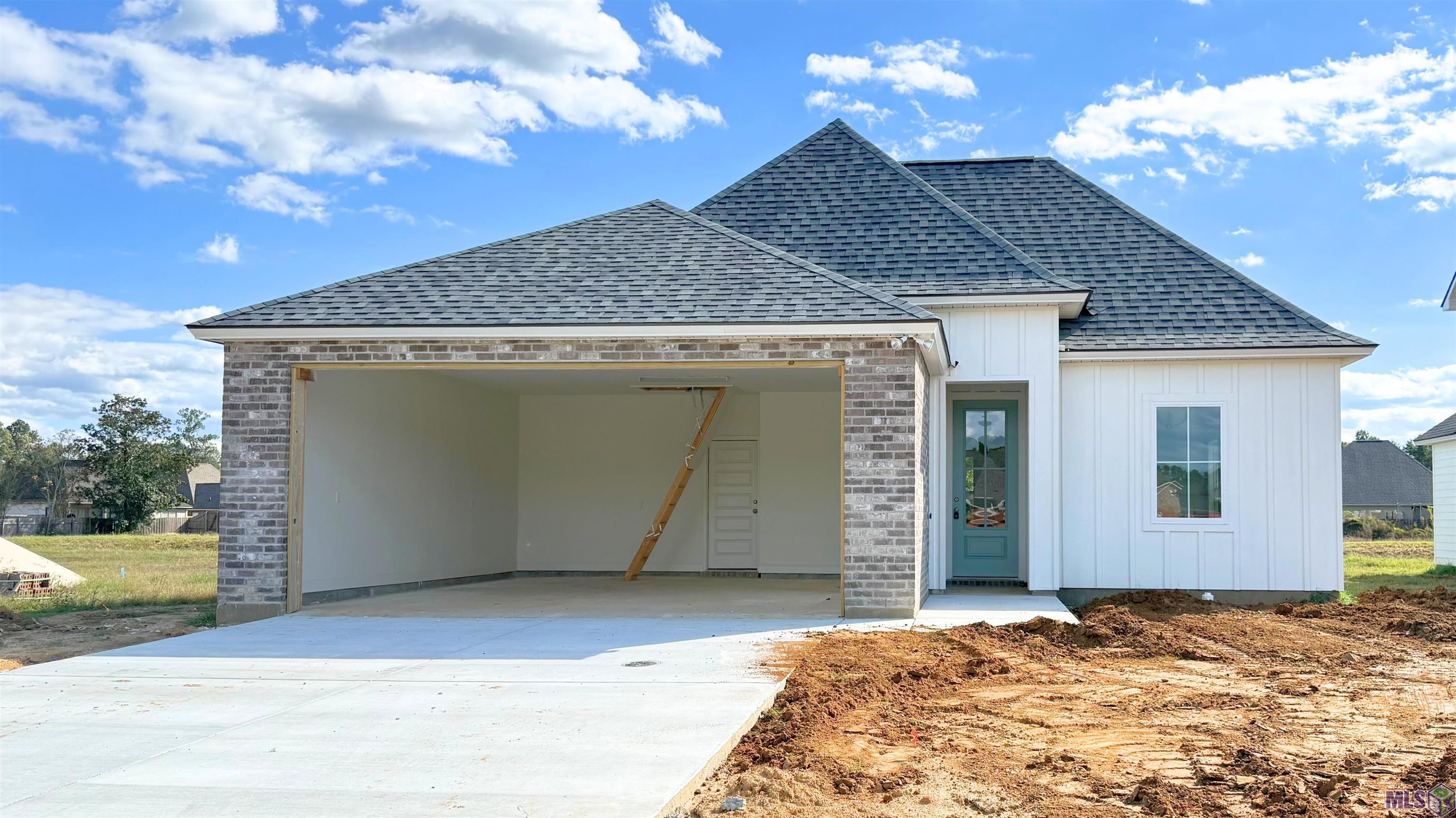 Homes for sale in Denham Springs, LA | 10486 High Point Dr, Denham Springs, LA 70706 | MLS# BR2025014175