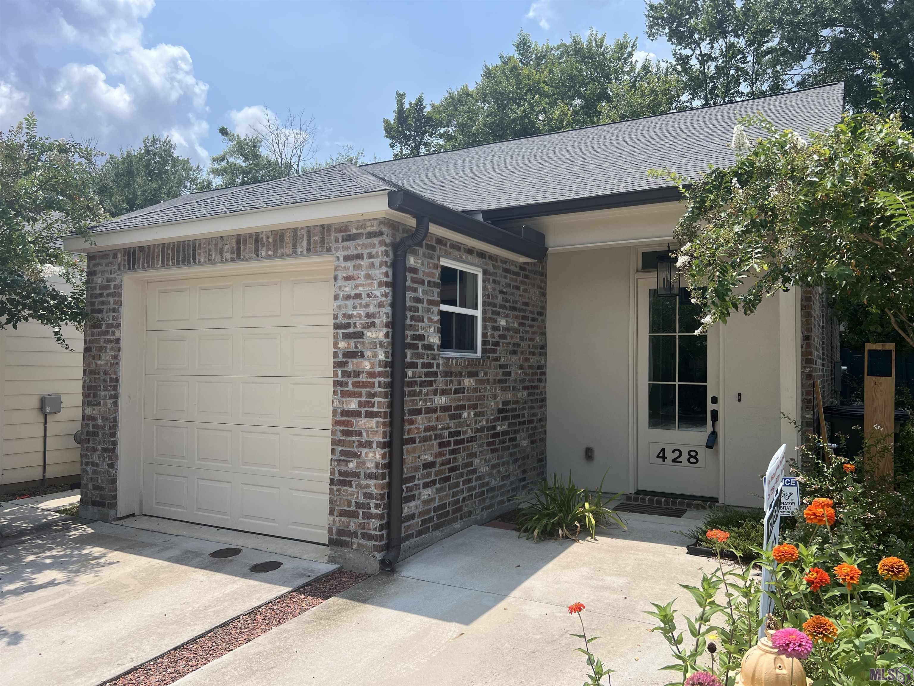 Homes for sale in Baton Rouge, LA | 428 Saint Thomas Ln, Baton Rouge, LA 70806 | MLS# BR2025014548