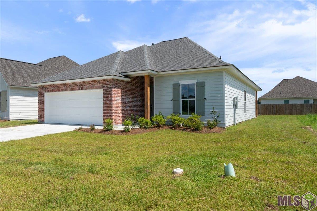 Homes for sale in Denham Springs, LA | 10449 Highpoint Dr, Denham Springs, LA 70706 | MLS# BR2025015356