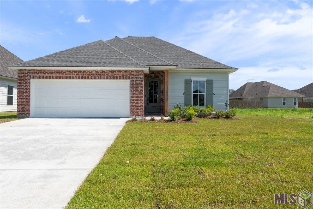 Homes for sale in Denham Springs, LA | 10449 Highpoint Dr, Denham Springs, LA 70706 | MLS# BR2025015356