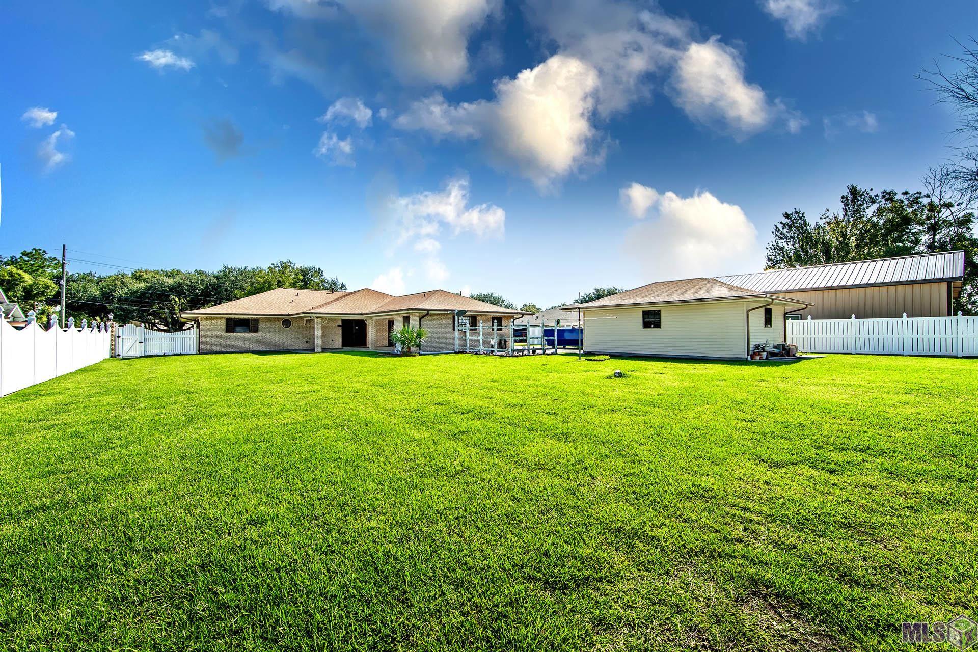 Homes for sale in Bourg, LA | 4018 Country Dr, Bourg, LA 70343 | MLS# BY2025015453