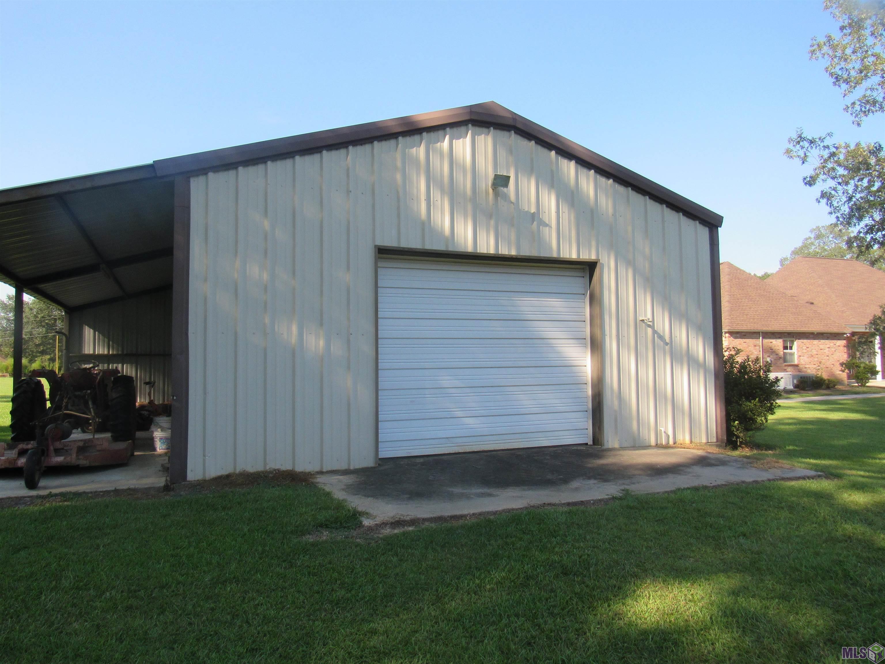 Homes for sale in Pride, LA | 16010 Peairs Rd, Pride, LA 70770 | MLS# BR2025015821