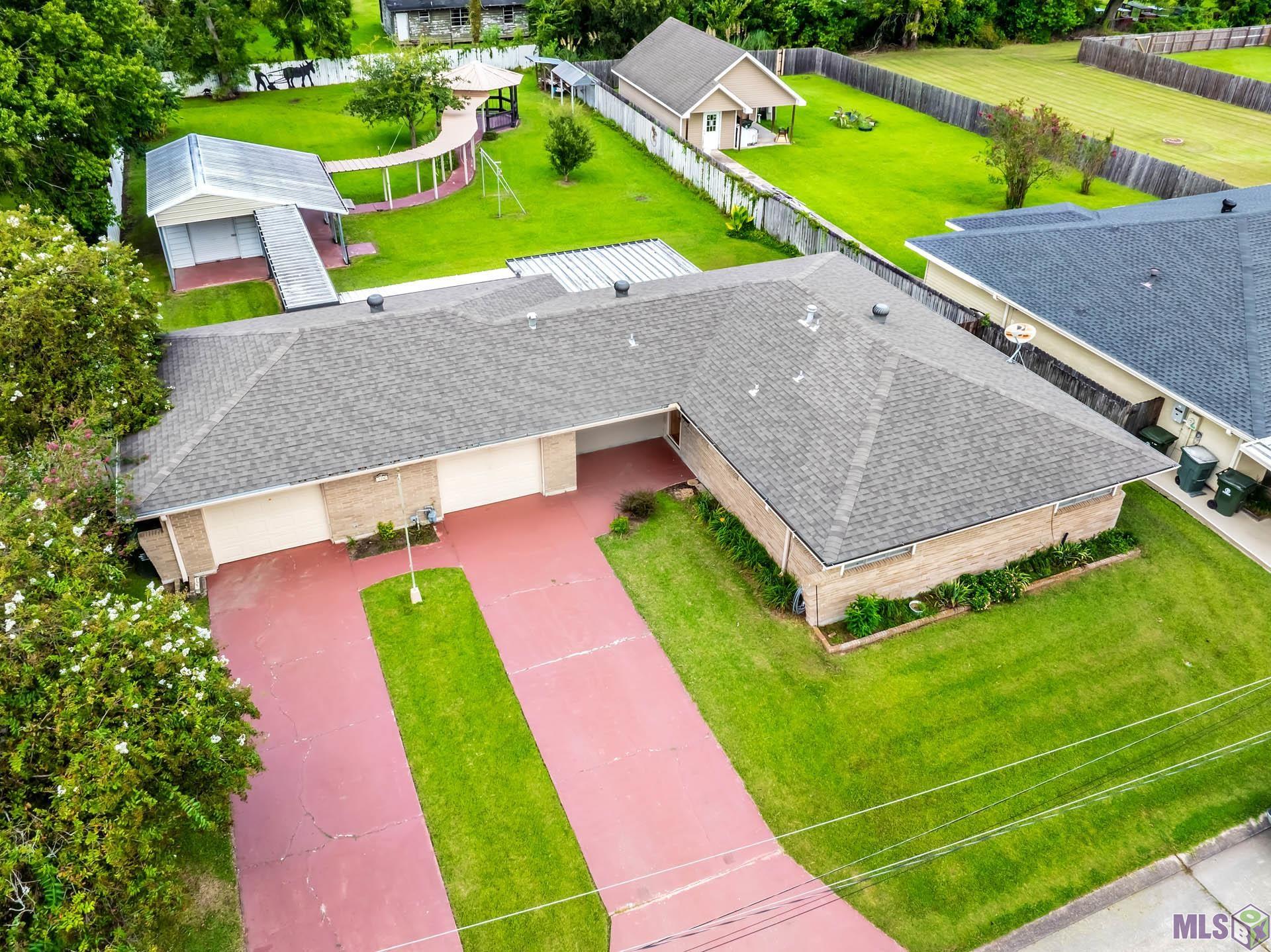 Homes for sale in Houma, LA | 126 Burkwall Dr, Houma, LA 70360 | MLS# BY2025016018