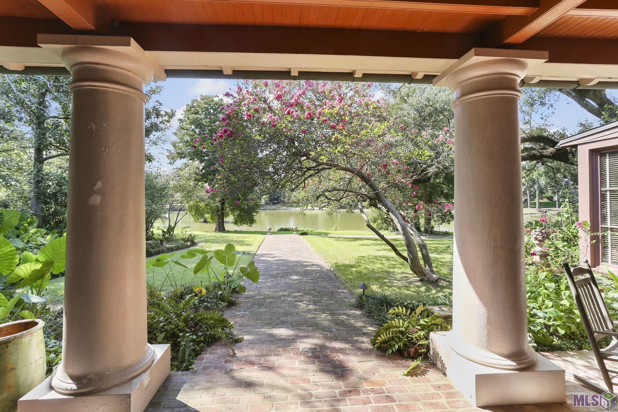 Homes for sale in Baton Rouge, LA | 2603 E Lakeshore Dr, Baton Rouge, LA 70808 | MLS# BR2025016853