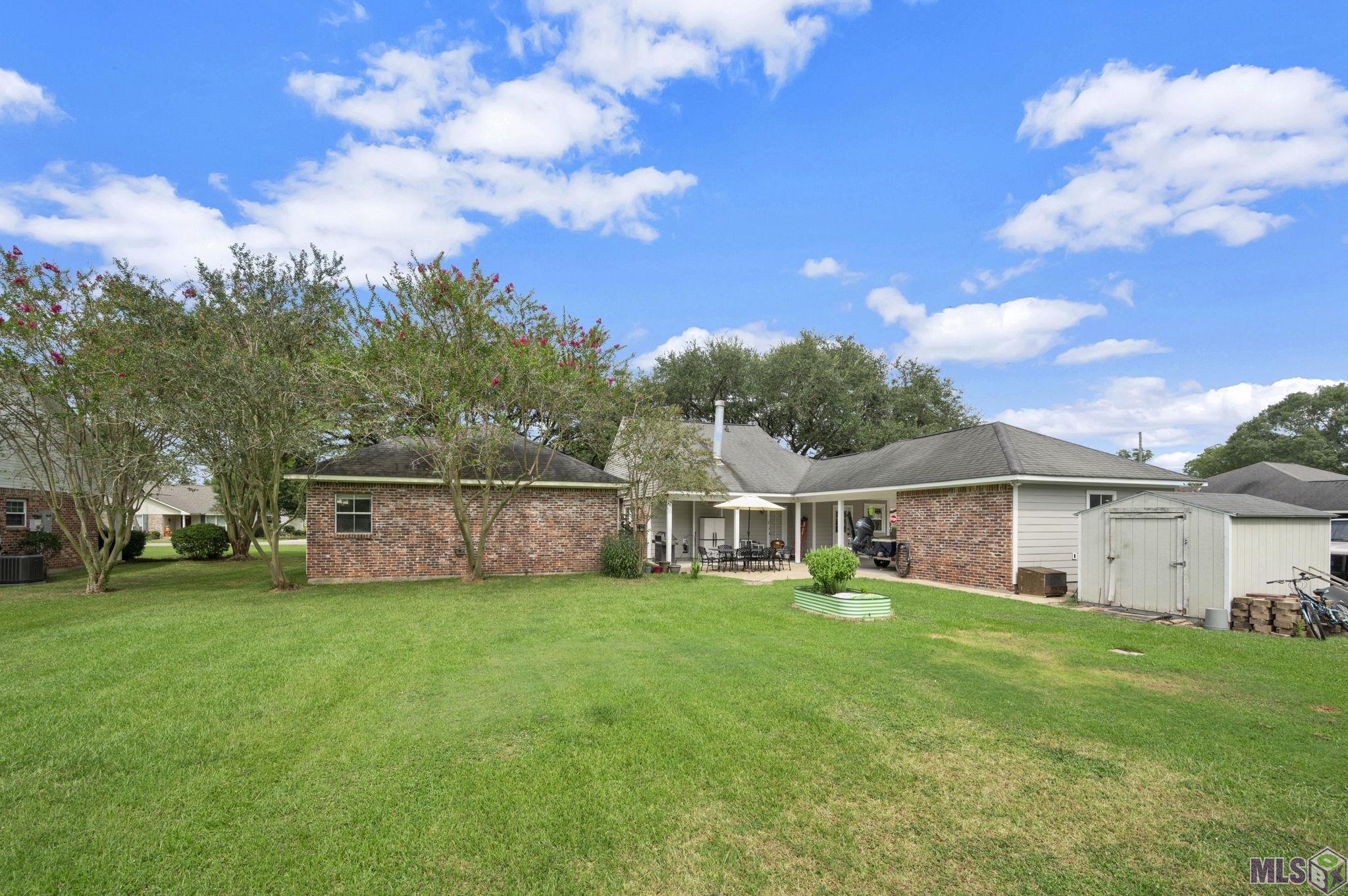 Homes for sale in Port Allen, LA | 2607 Riverside Dr, Port Allen, LA 70767 | MLS# BR2025017246