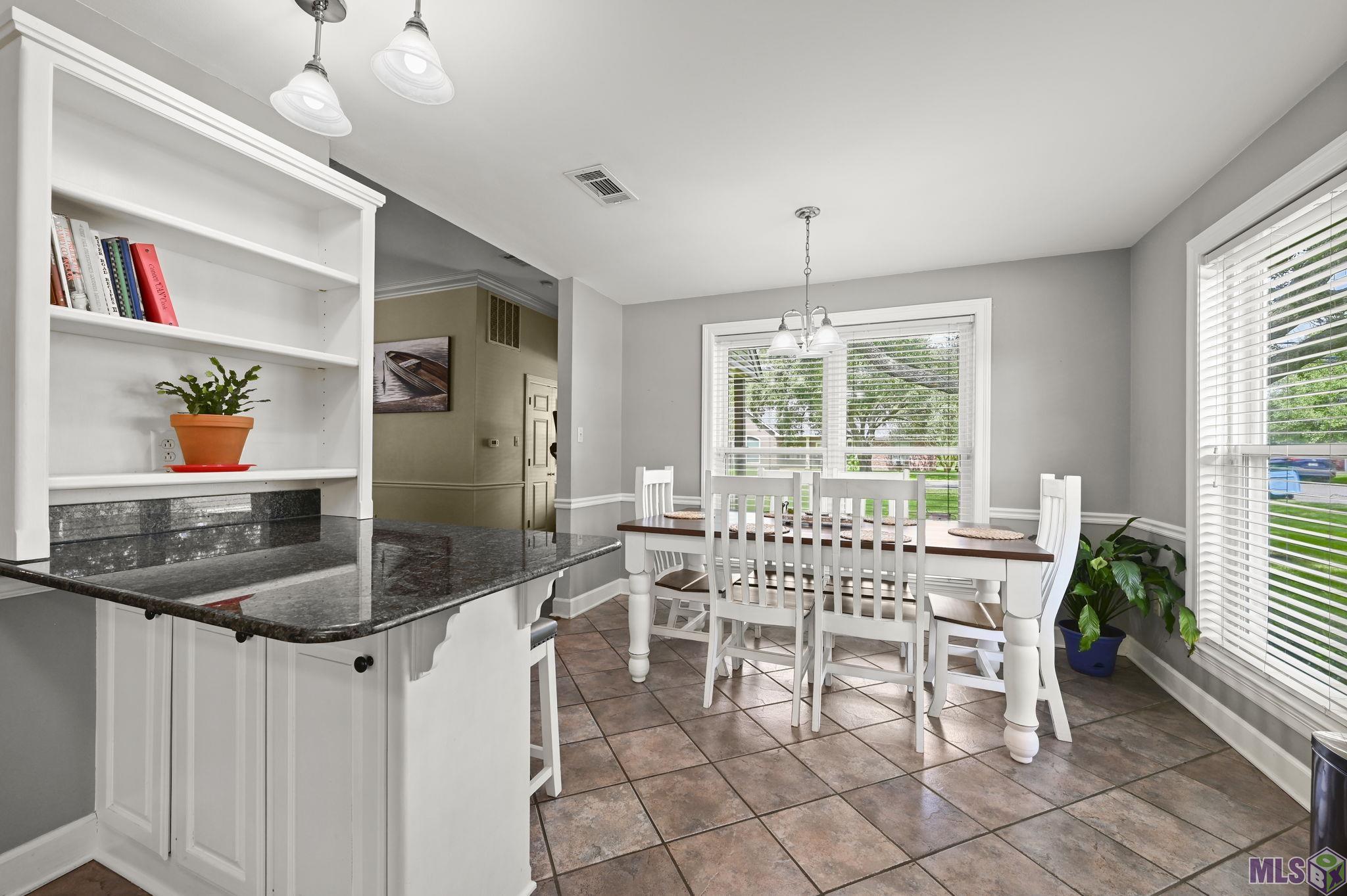 Homes for sale in Port Allen, LA | 2607 Riverside Dr, Port Allen, LA 70767 | MLS# BR2025017246