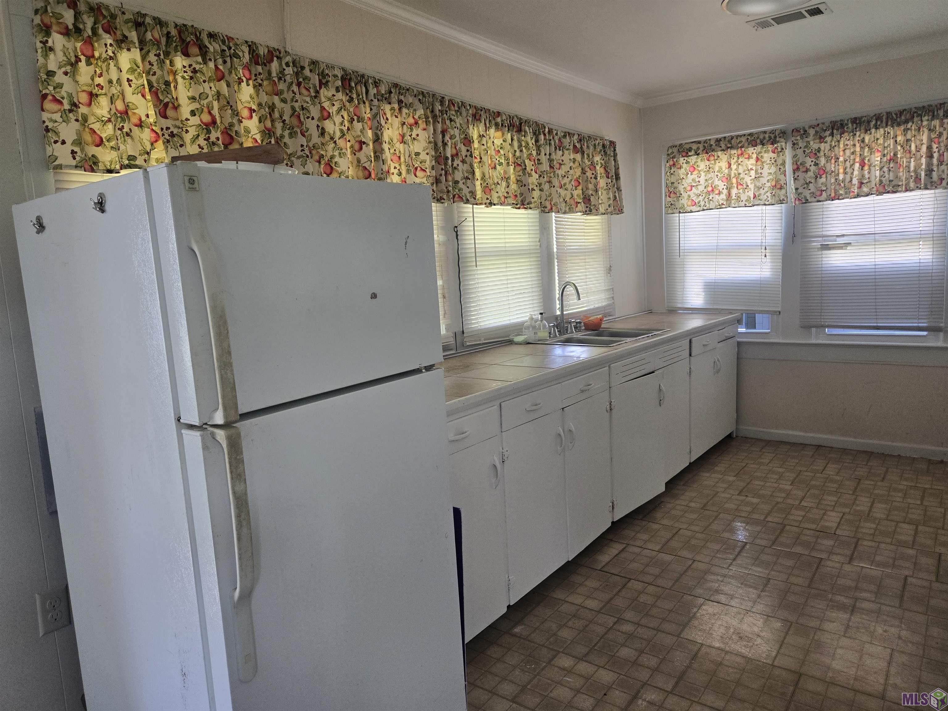 Homes for sale in Gonzales, LA | 834 W Cornerview St, Gonzales, LA 70737 | MLS# BR2025017539