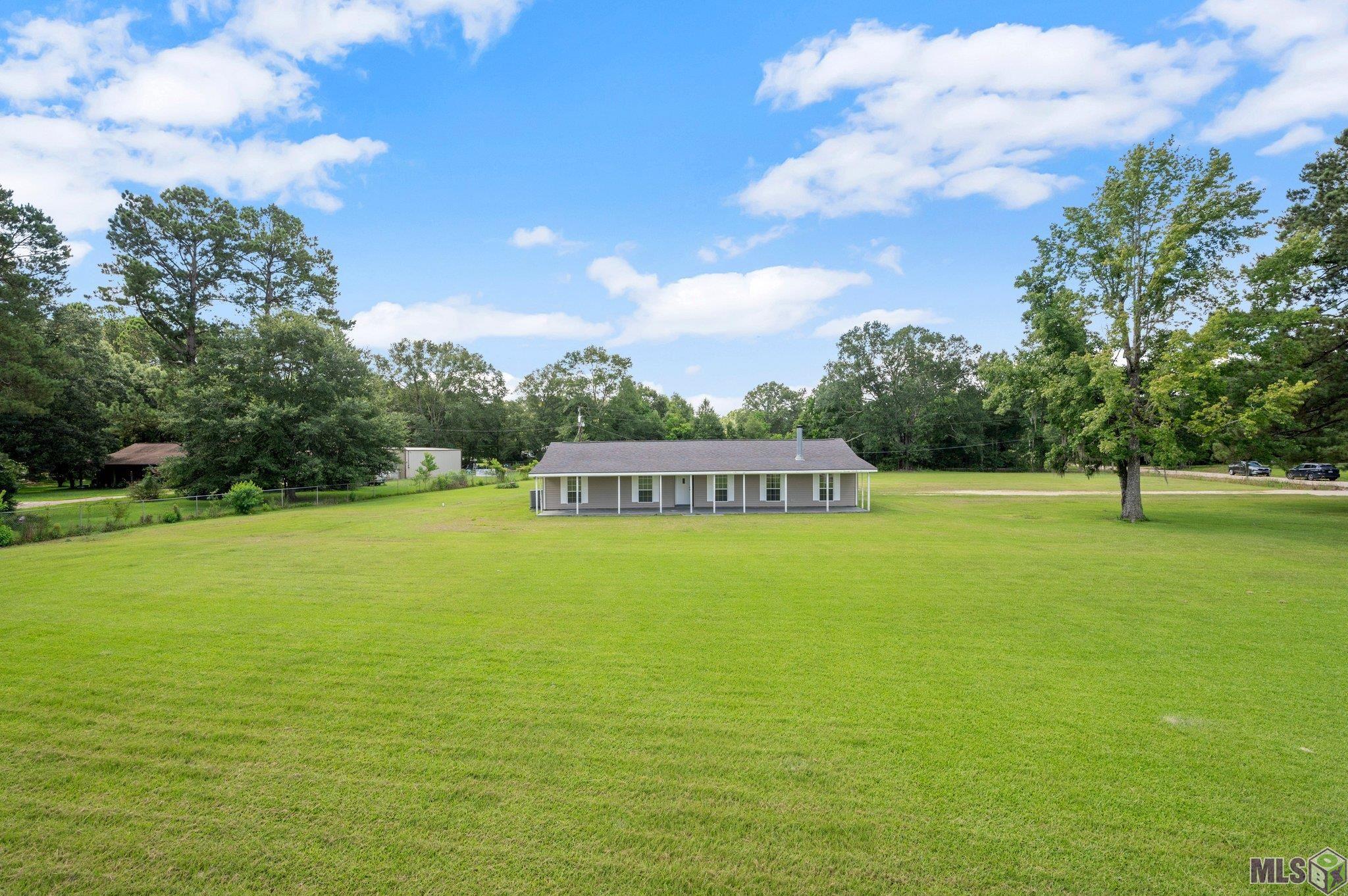 Homes for sale in Denham Springs, LA | 10118 Saray Dr, Denham Springs, LA 70726 | MLS# BR2025017662