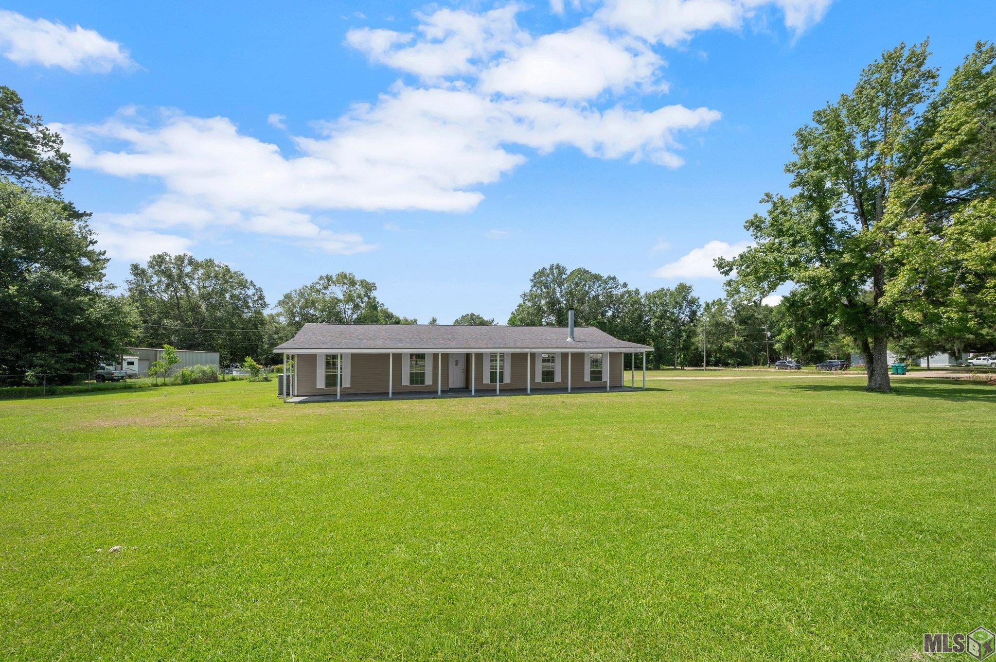 Homes for sale in Denham Springs, LA | 10118 Saray Dr, Denham Springs, LA 70726 | MLS# BR2025017662