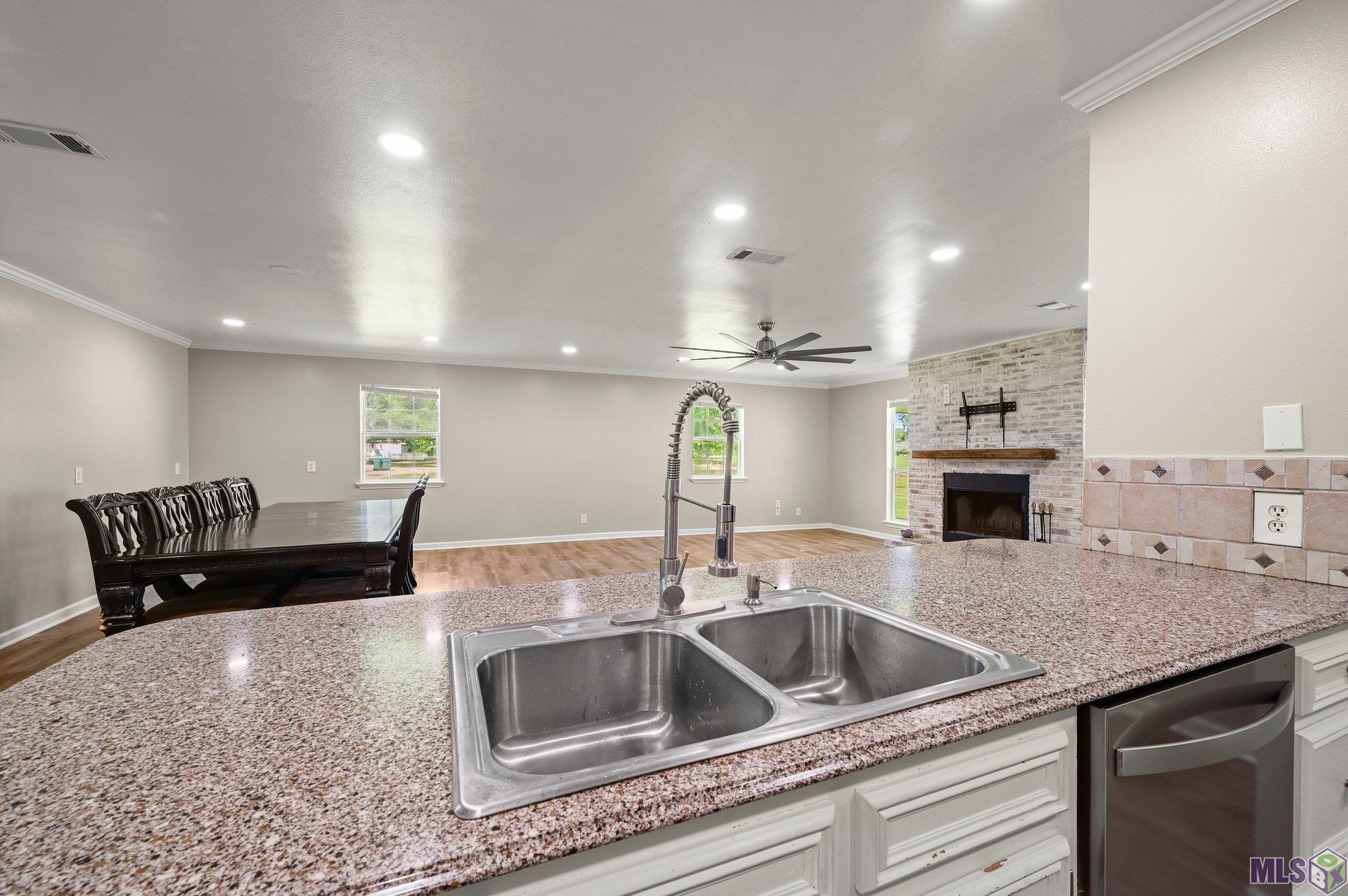 Homes for sale in Denham Springs, LA | 10118 Saray Dr, Denham Springs, LA 70726 | MLS# BR2025017662