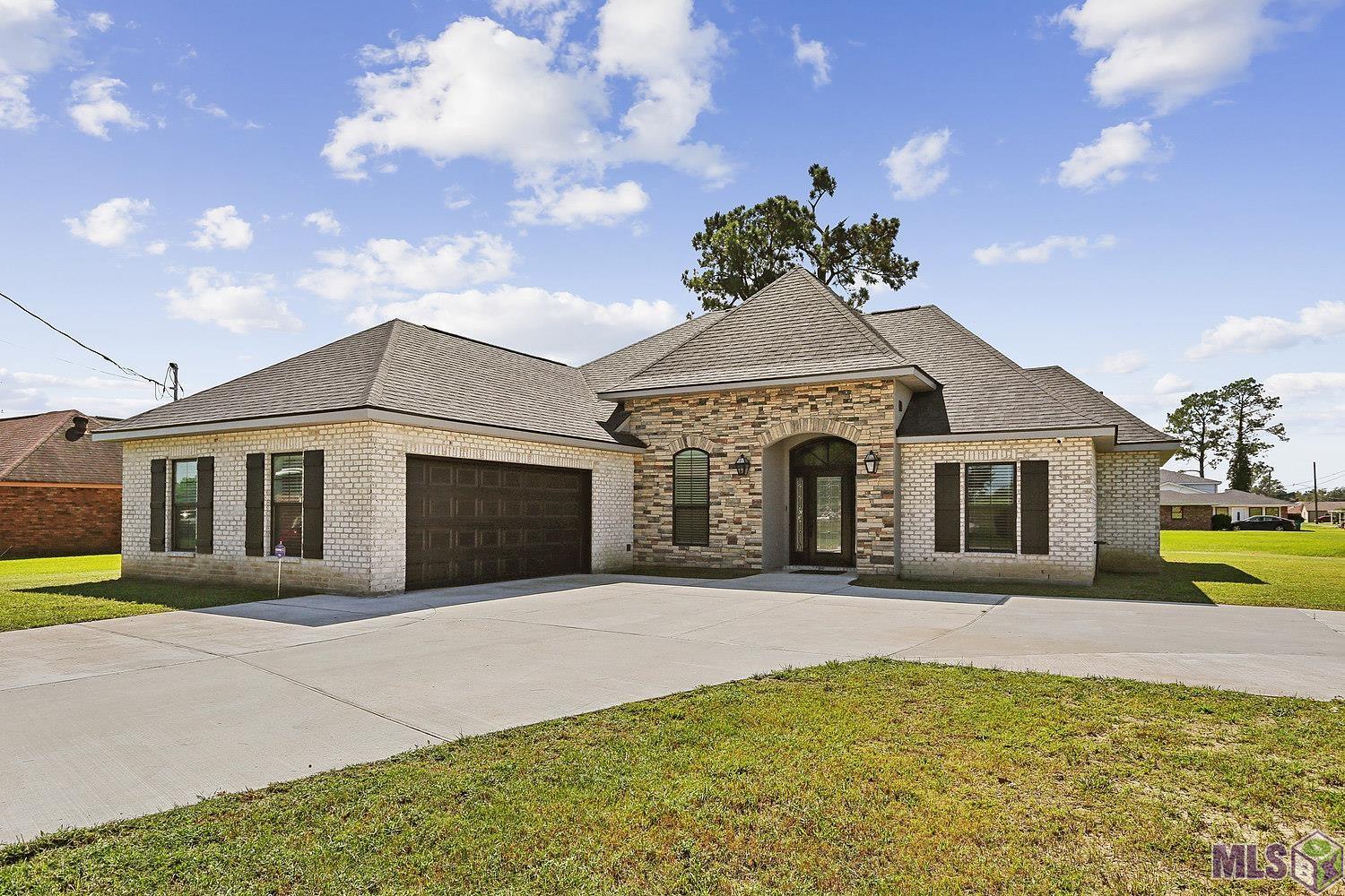 Homes for sale in Edgard, LA | 102 E 13th St, Edgard, LA 70049 | MLS# BR2025018117