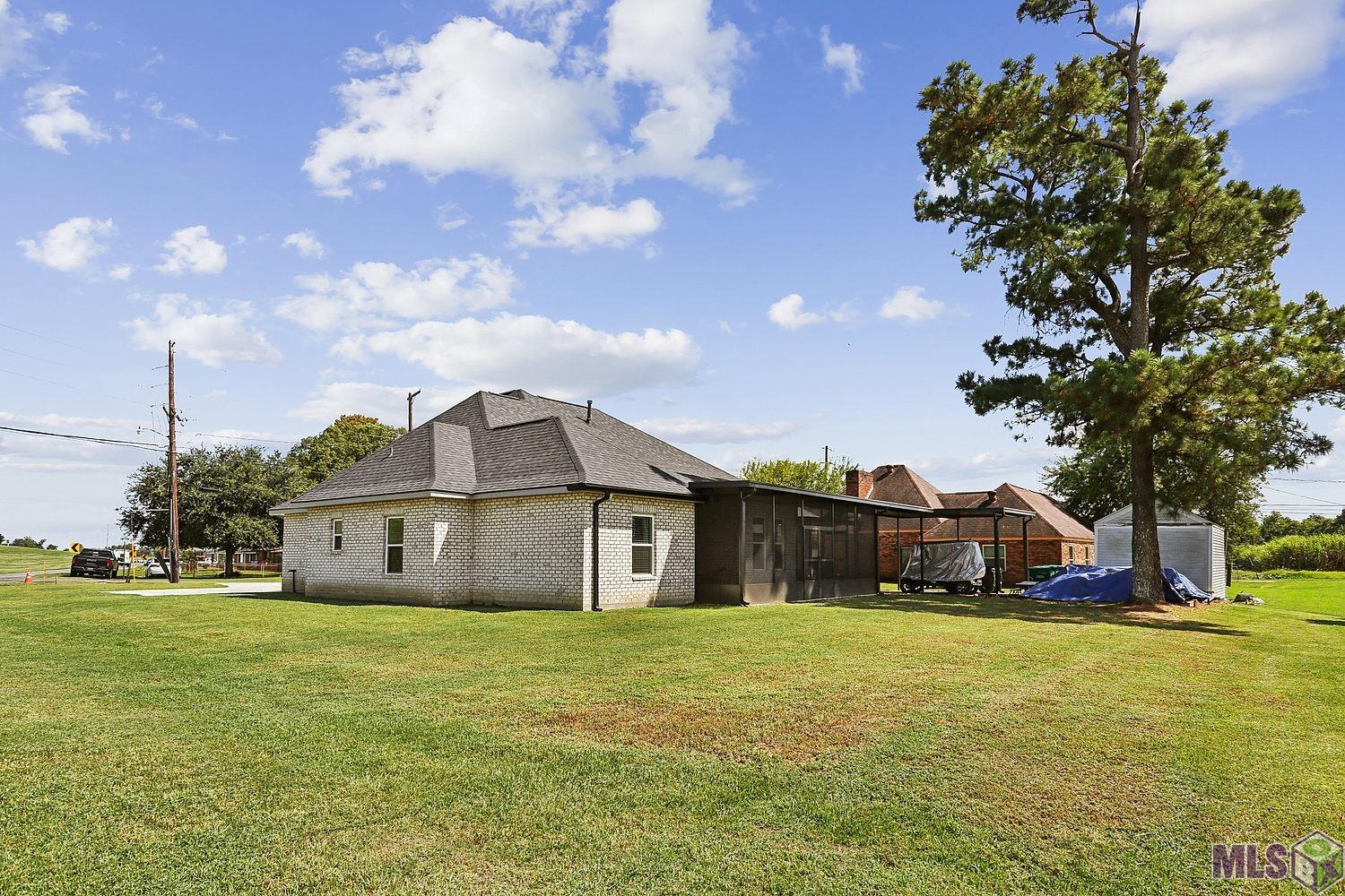 Homes for sale in Edgard, LA | 102 E 13th St, Edgard, LA 70049 | MLS# BR2025018117