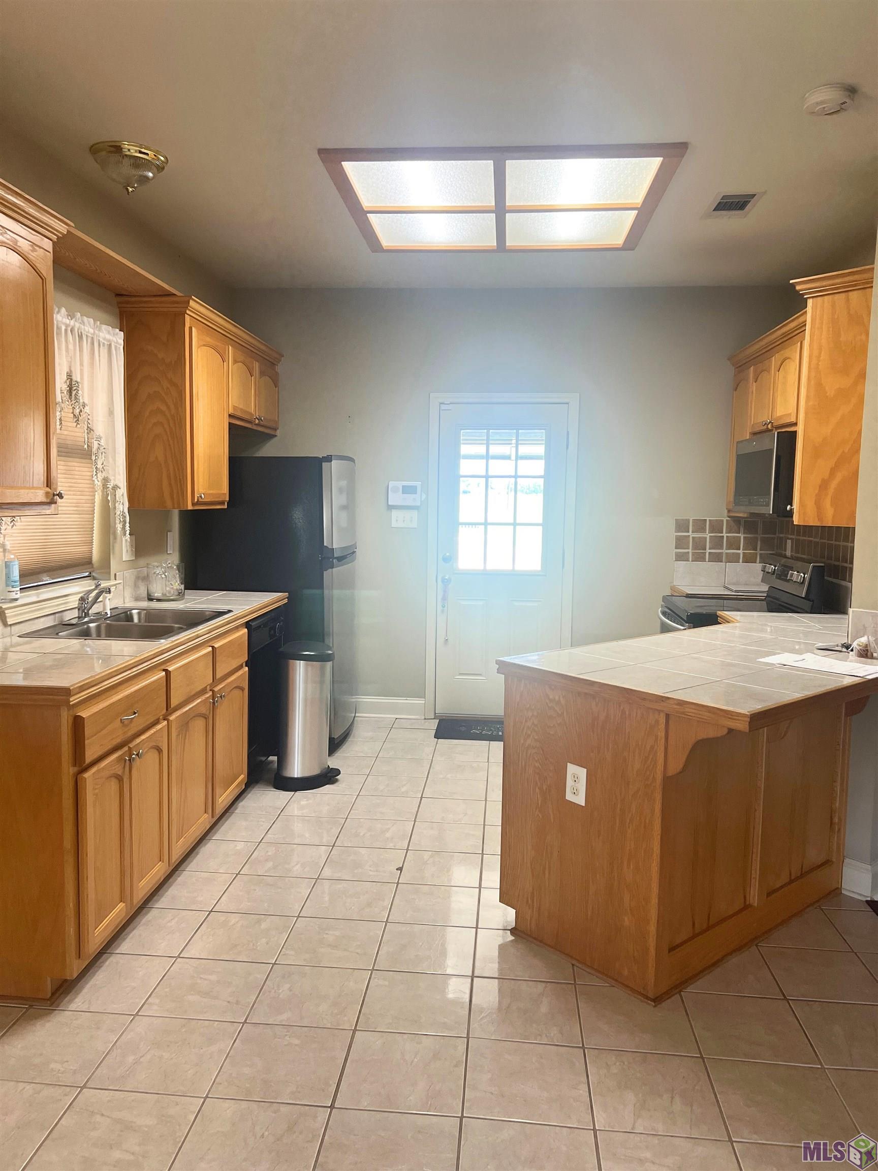 Homes for sale in Port Allen, LA | 309 N 14Th St, Port Allen, LA 70767 | MLS# BR2025018280