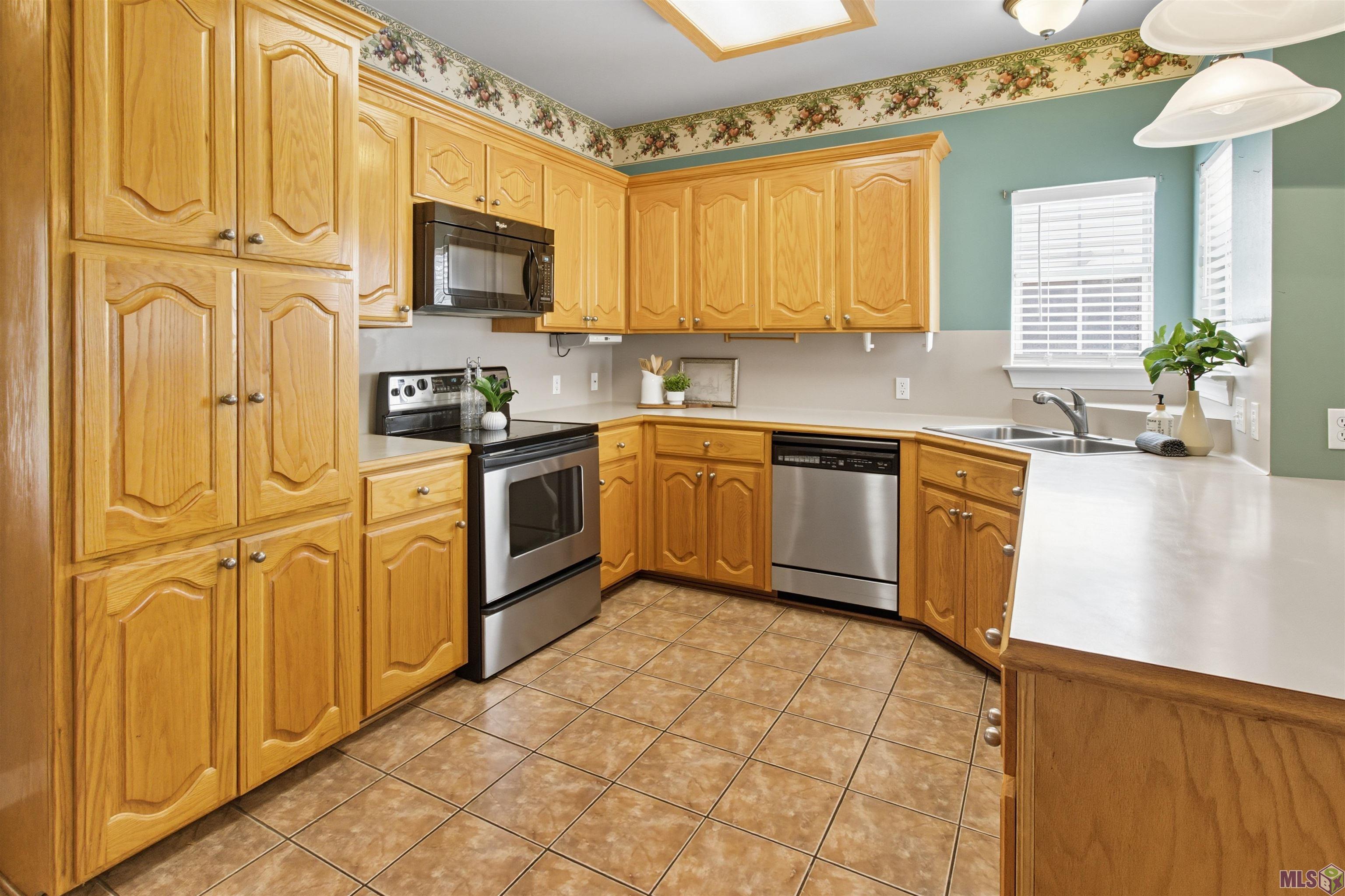 Homes for sale in Gonzales, LA | 14504 Lake Crossing Dr, Gonzales, LA 70737 | MLS# BR2025018299