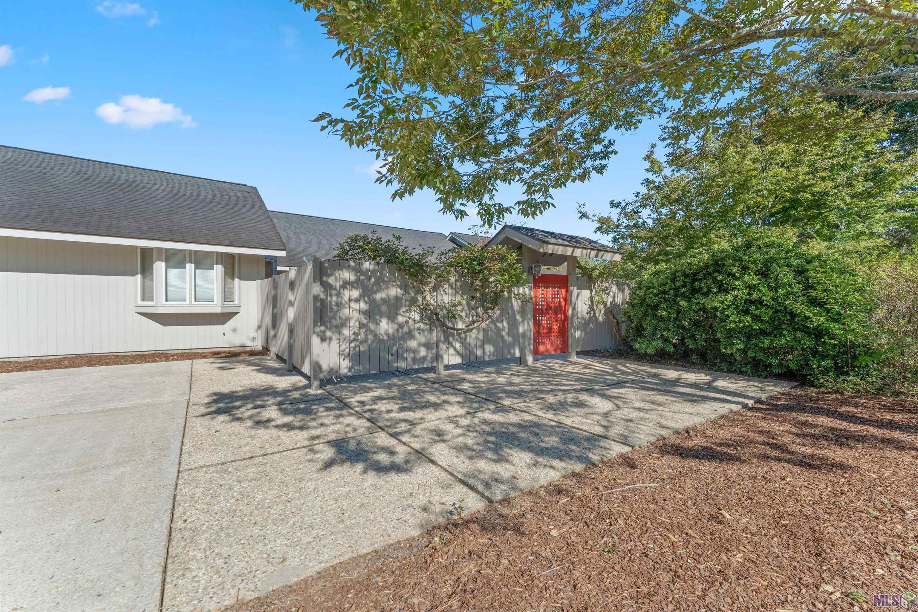 Homes for sale in St. George, LA | 8138 Oakbrook Dr, St. George, LA 70810 | MLS# BR2025019089