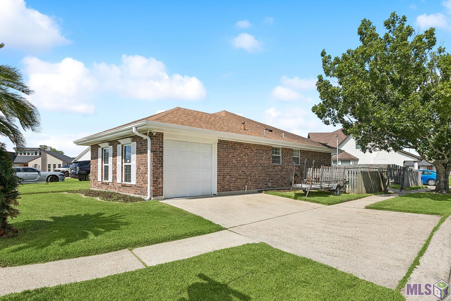 Homes for sale in Laplace, LA | 24 Moss Court, Laplace, LA 70068 | MLS# BR2025019134