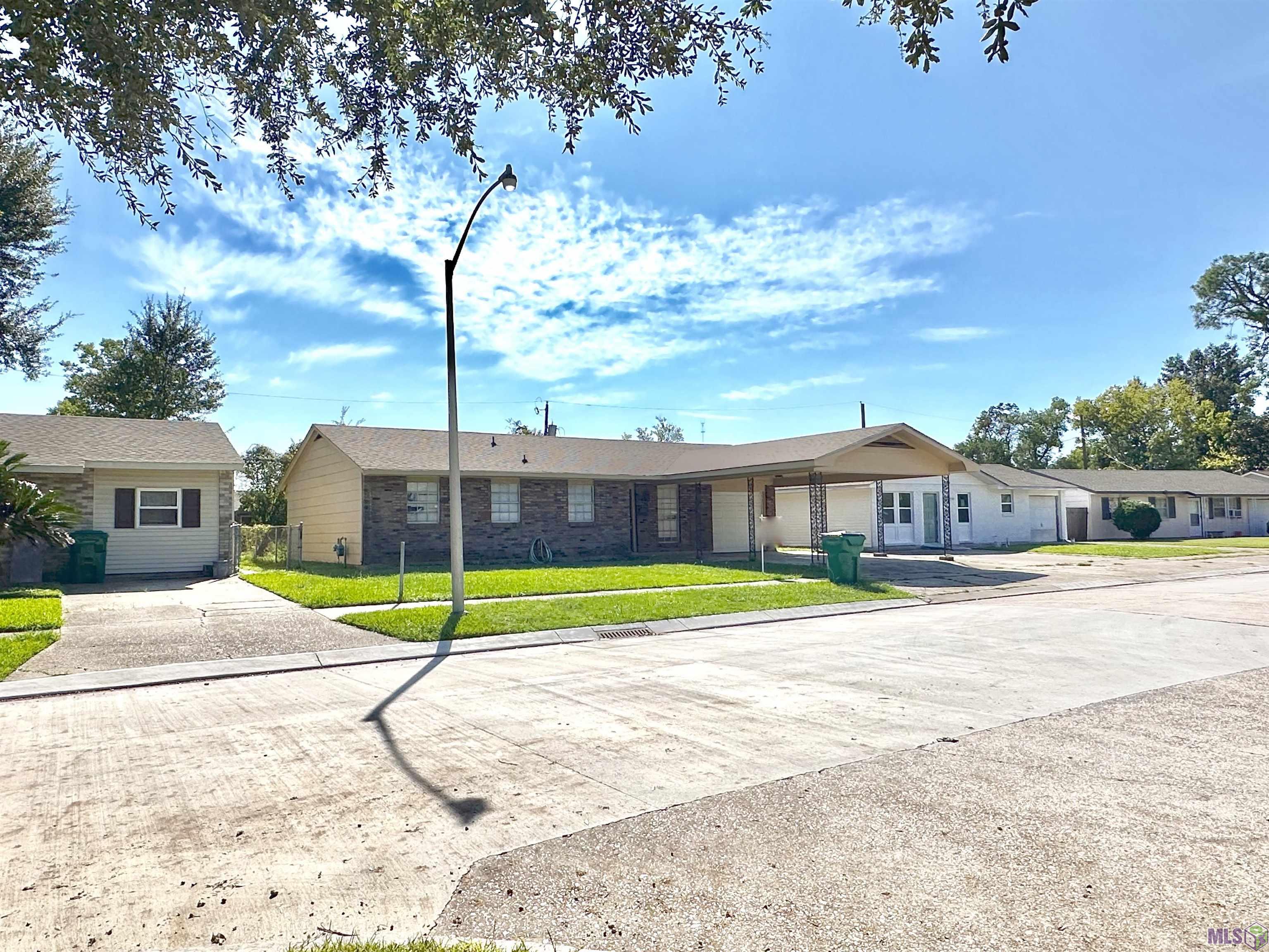 Homes for sale in Laplace, LA | 324 Elmwood Dr, Laplace, LA 70068 | MLS# BR2025019197