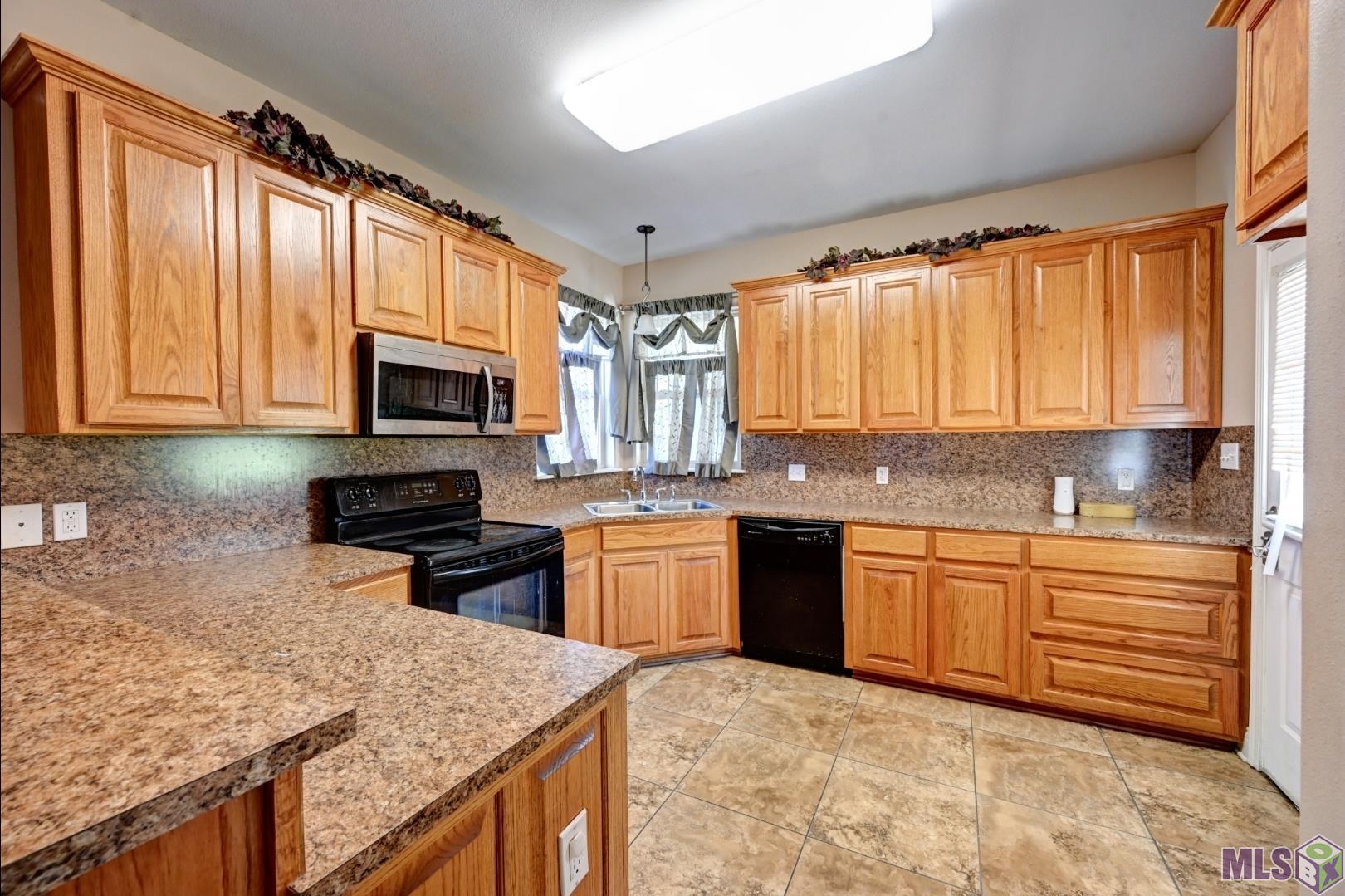 Homes for sale in Ville Platte, LA | 112 Lillian Dr, Ville Platte, LA 70393 | MLS# BY2025019234