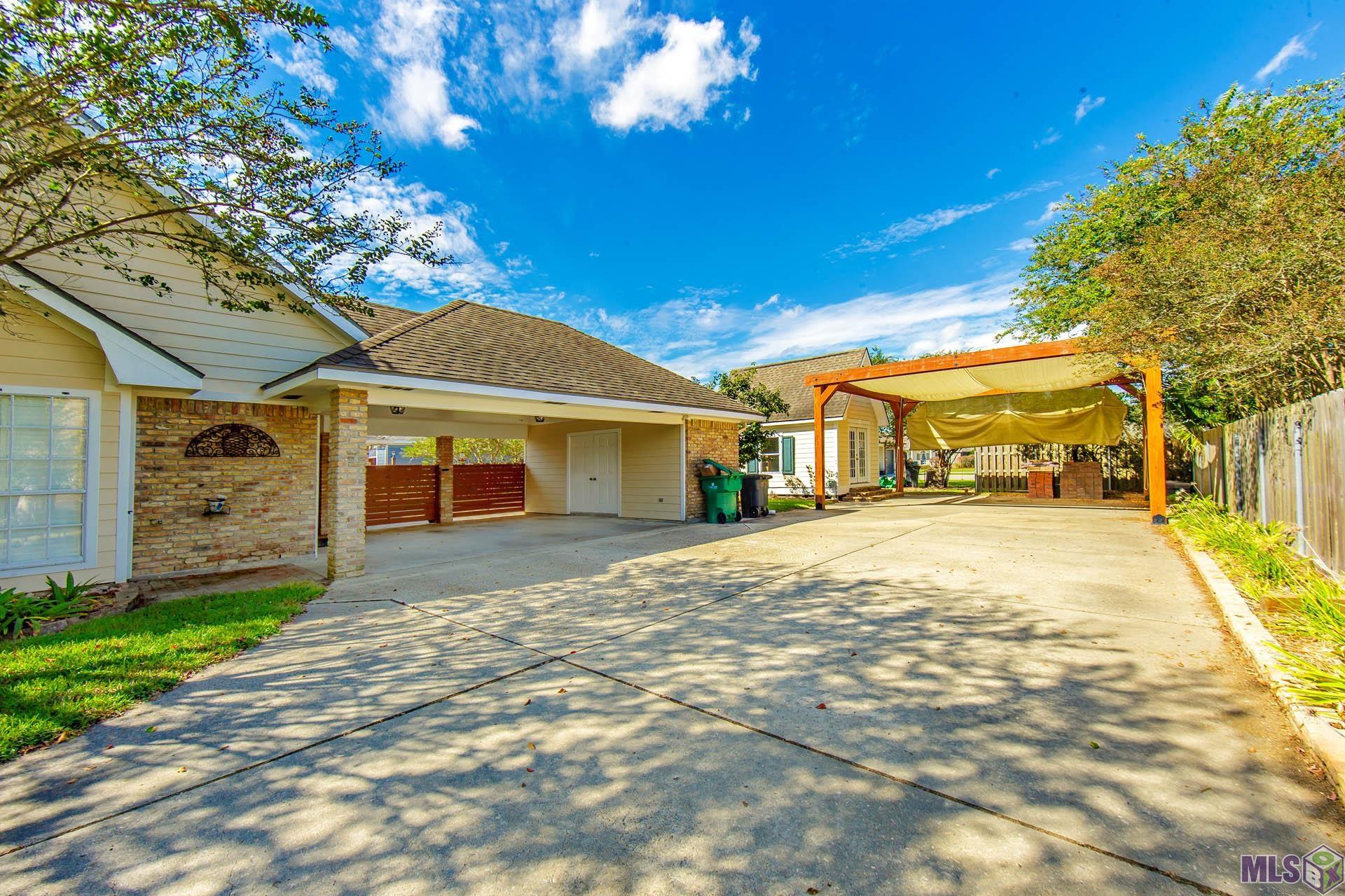 Homes for sale in Thibodaux, LA | 421 Cedar Tree Dr, Thibodaux, LA 70301 | MLS# BY2025019306