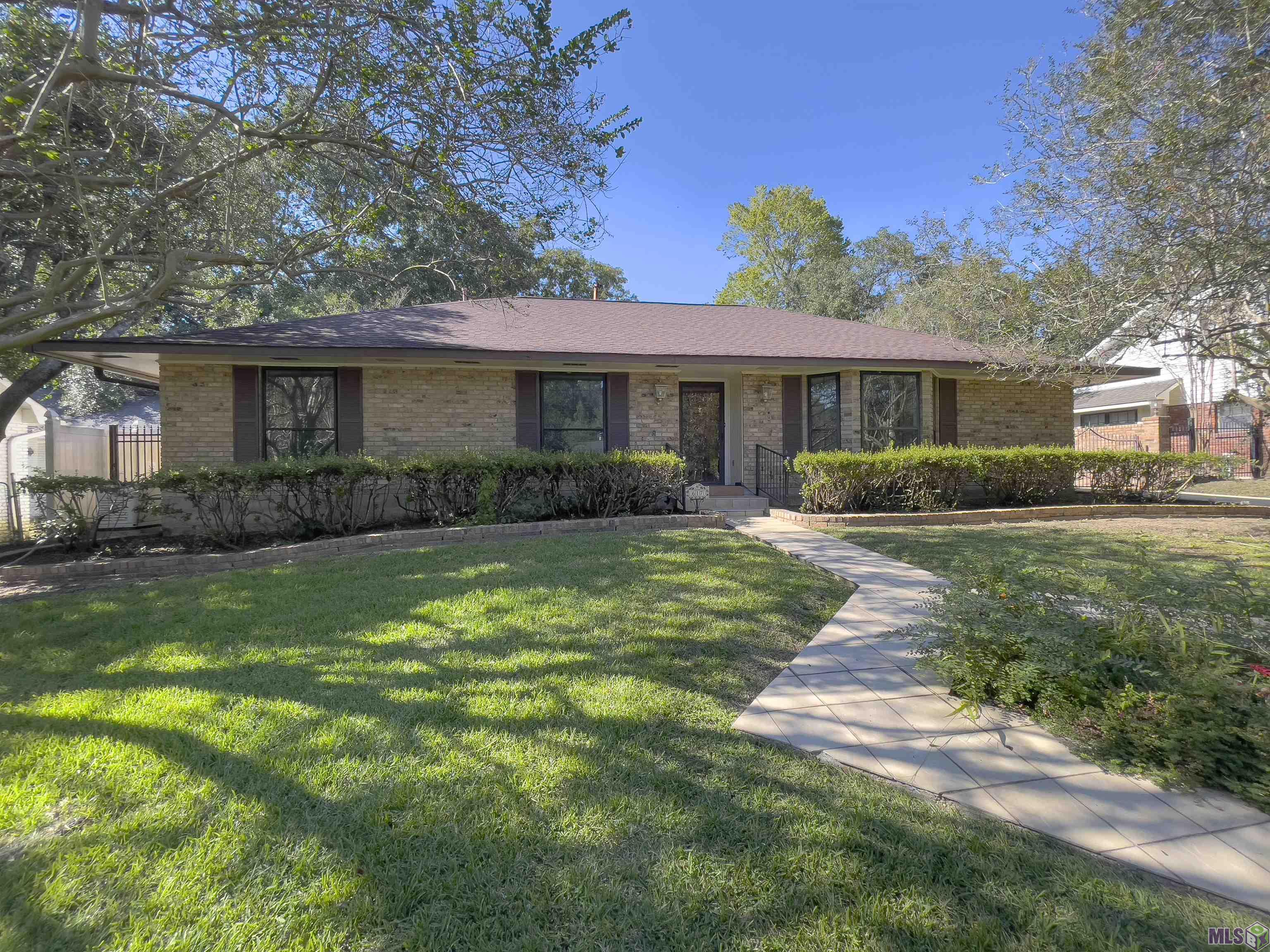 Homes for sale in Baton Rouge, LA | 617 Carriage Way, Baton Rouge, LA 70808 | MLS# BR2025019343