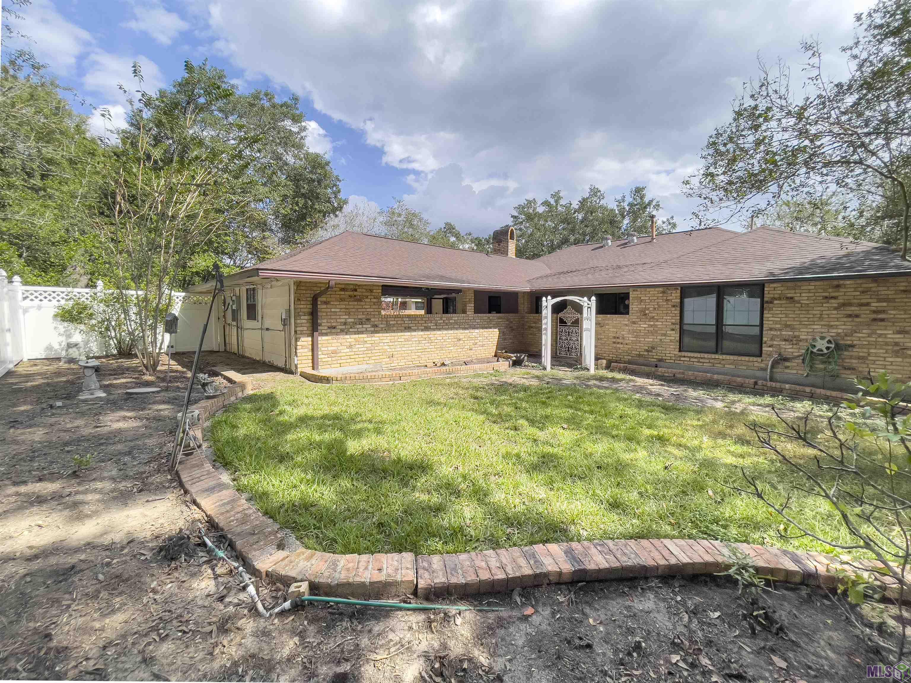 Homes for sale in Baton Rouge, LA | 617 Carriage Way, Baton Rouge, LA 70808 | MLS# BR2025019343