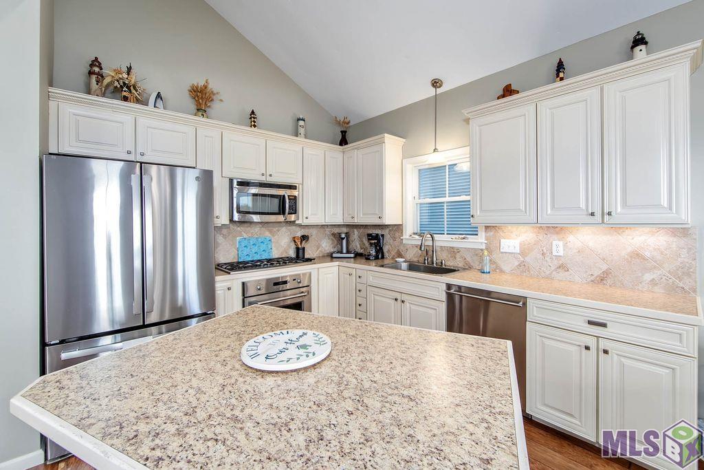 Homes for sale in Grand Isle, LA | 227 West Central Avenue, Grand Isle, LA 70358 | MLS# BY2025019450