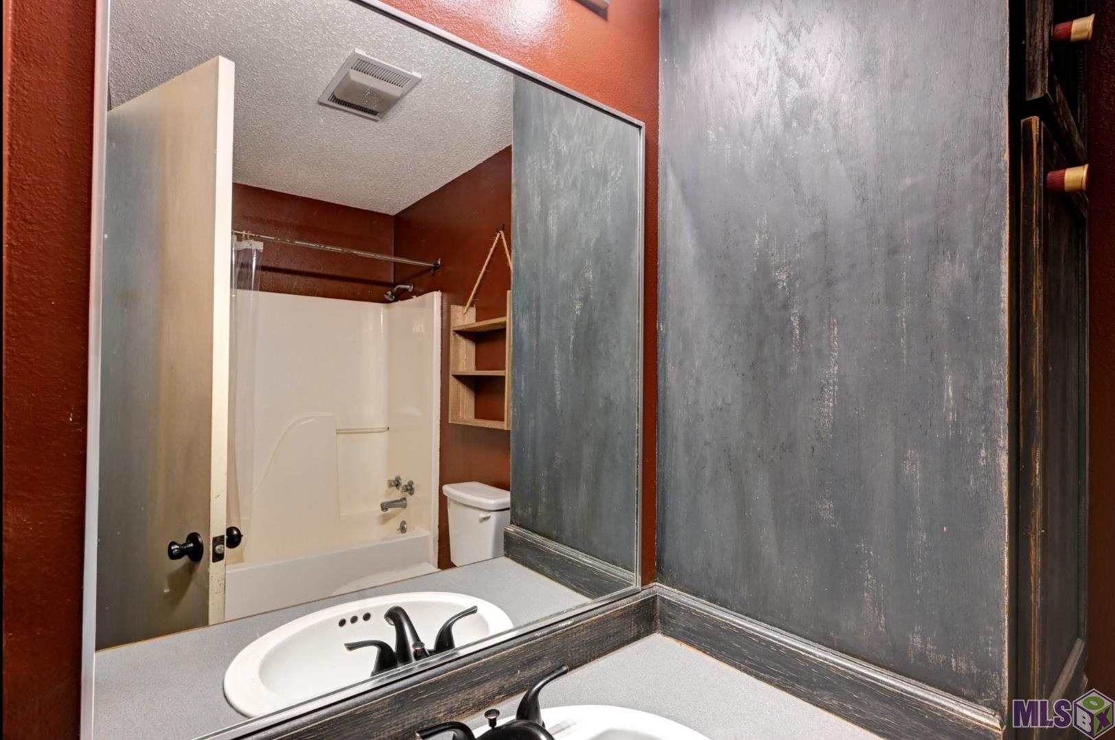 Homes for sale in Schriever, LA | 108 Deer Run Dr, Schriever, LA 70395 | MLS# BY2025019506