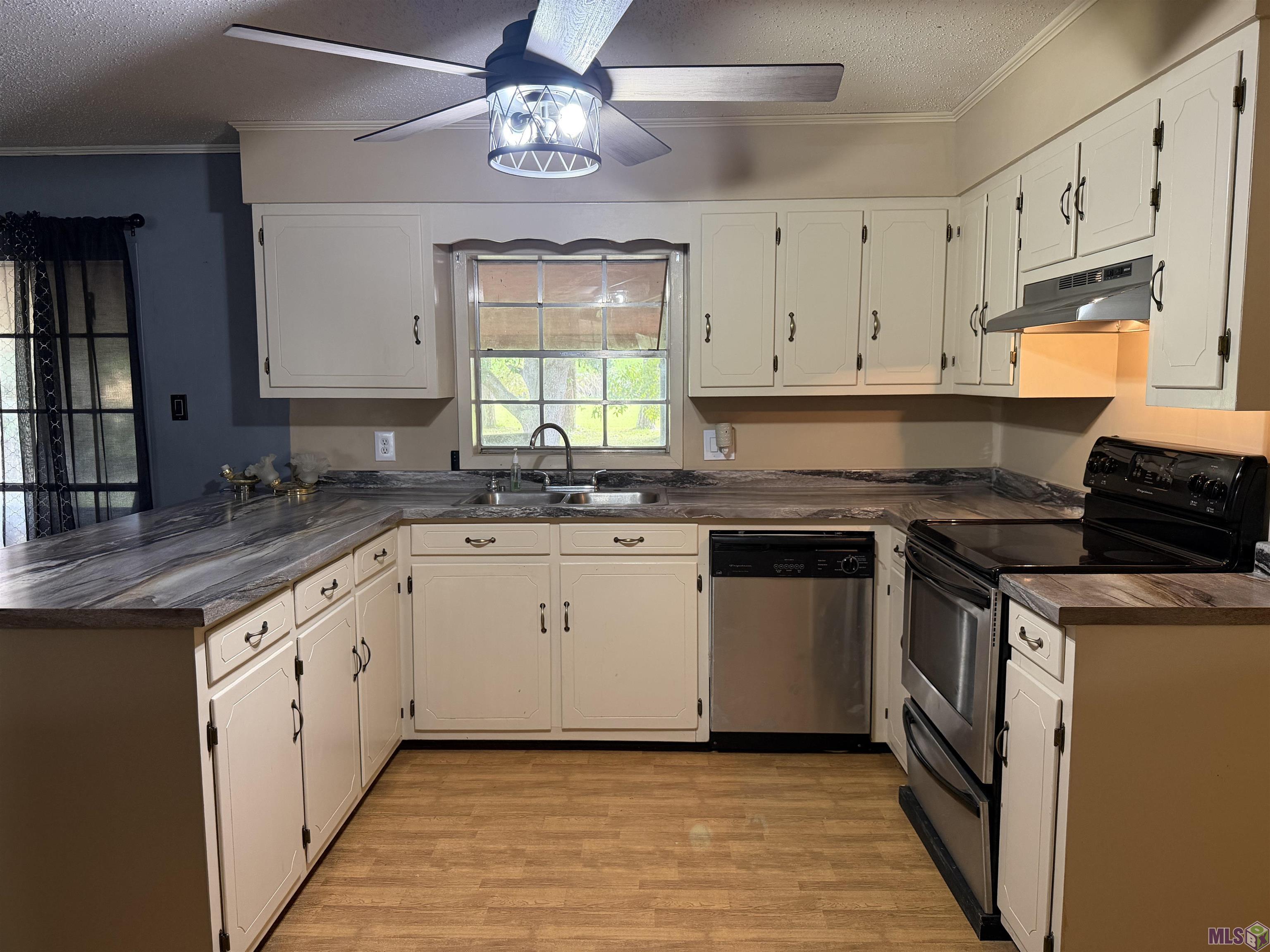 Homes for sale in Thibodaux, LA | 209 Emerald Dr, Thibodaux, LA 70301 | MLS# BY2025019547