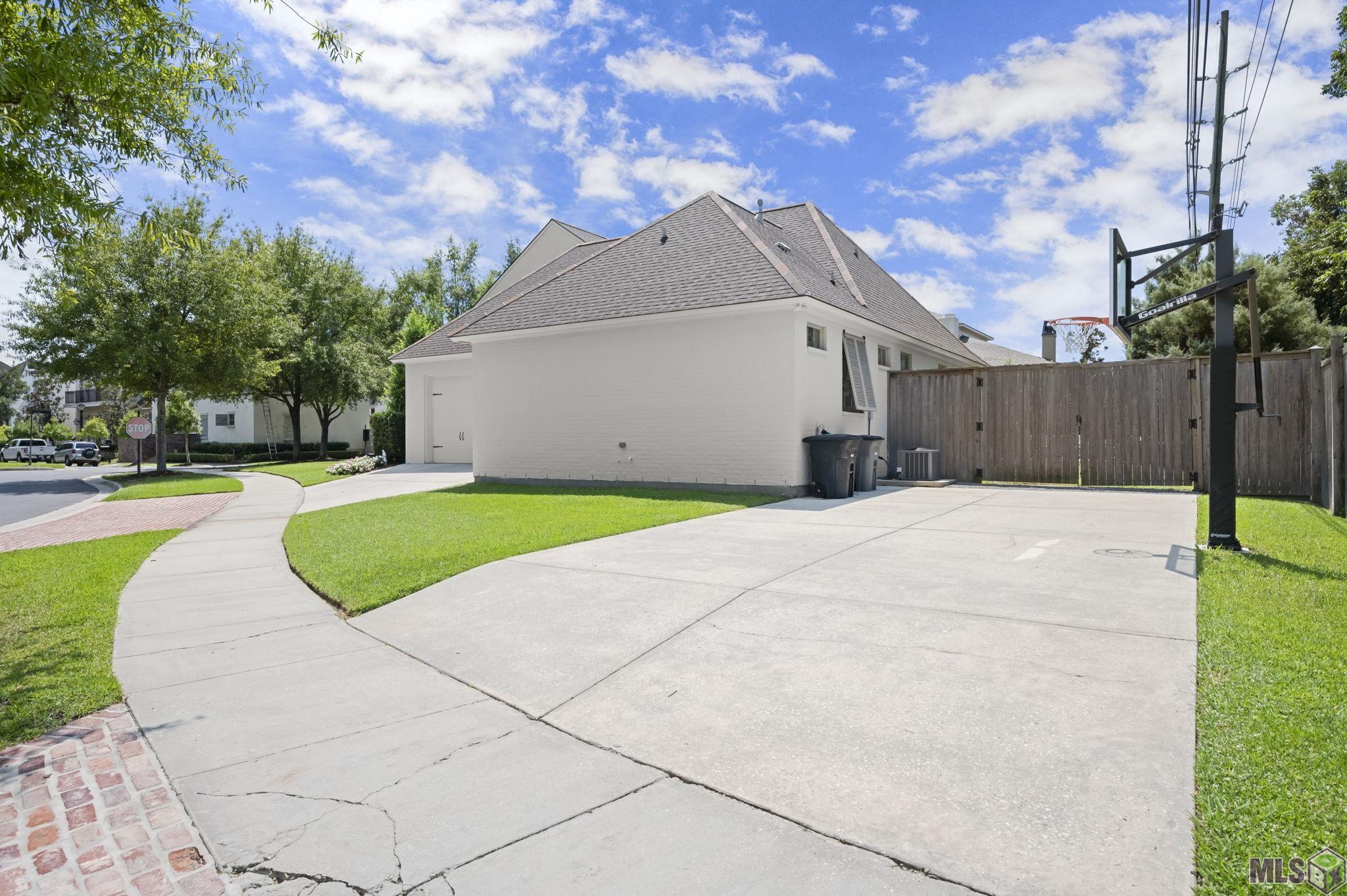 Homes for sale in Baton Rouge, LA | 8002 Lanes End, Baton Rouge, LA 70810 | MLS# BR2025019964