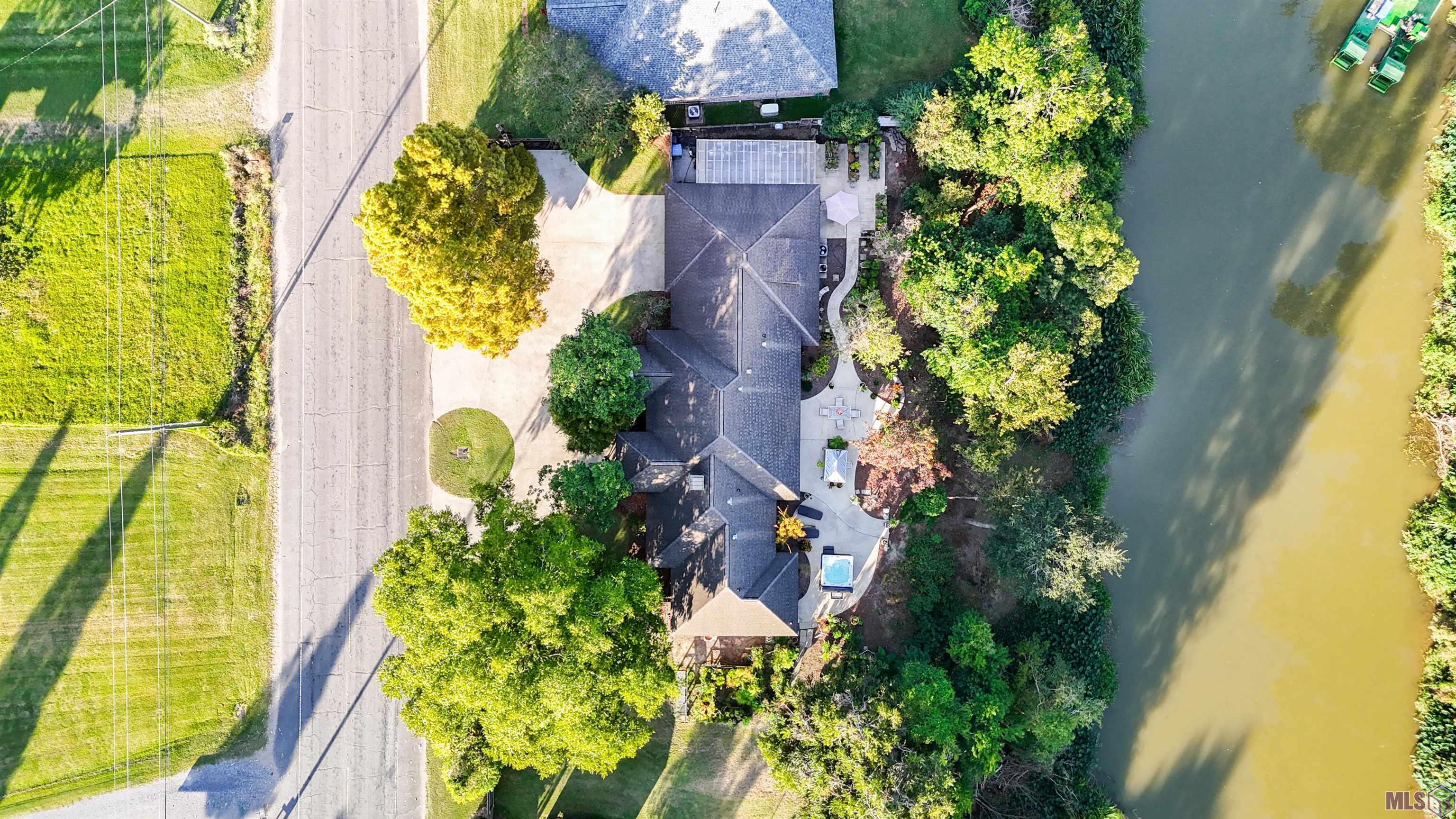 Homes for sale in Belle Rose, LA | 6996 Hwy 1, Belle Rose, LA 70341 | MLS# BY2025020151