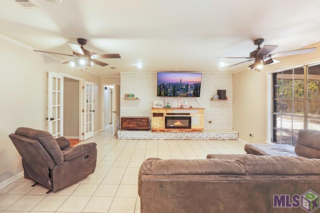 Homes for sale in Baton Rouge, LA | 11205 Lazy Lake Dr, Baton Rouge, LA 70818 | MLS# BR2025020357