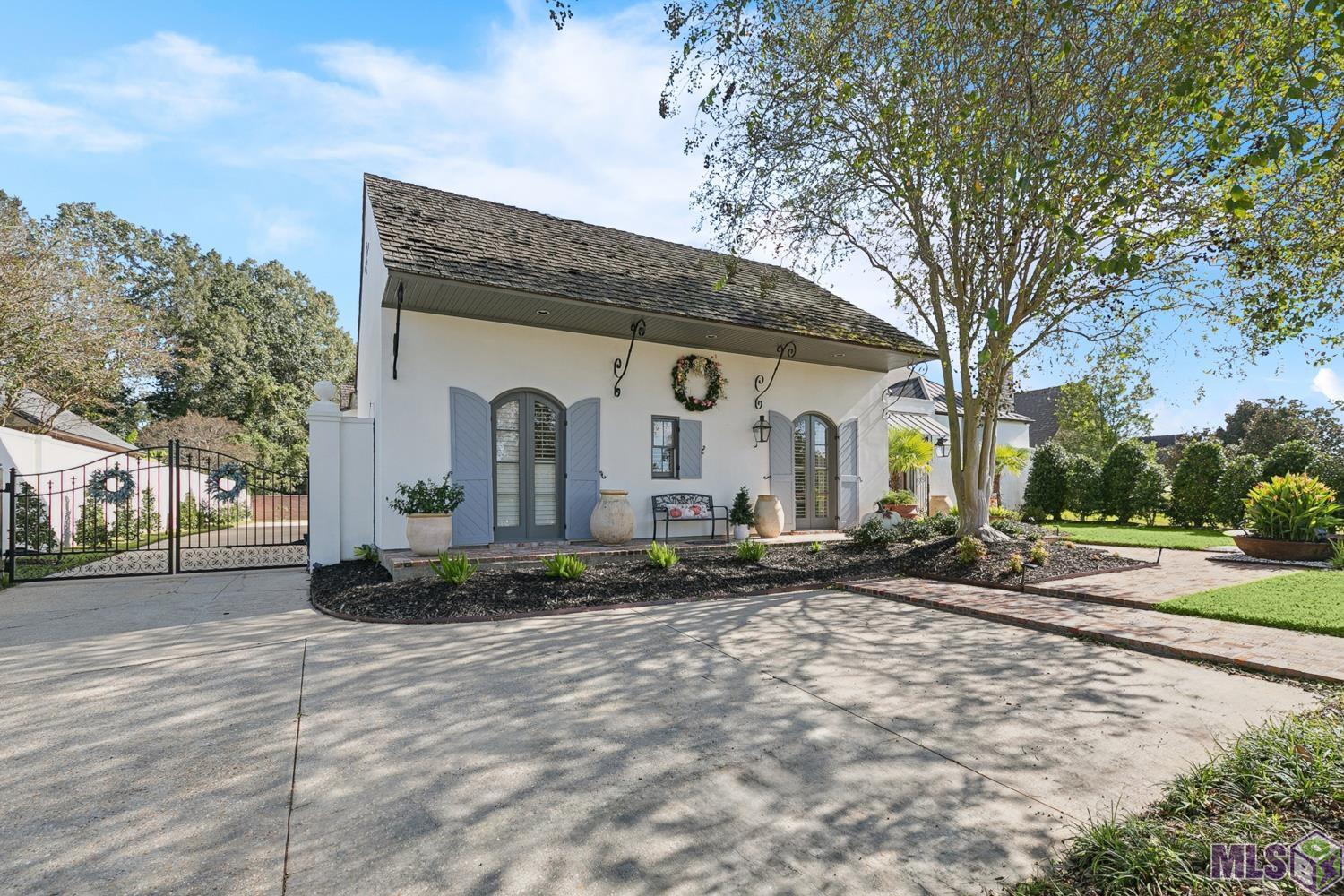 Homes for sale in Baton Rouge, LA | 18467 E Village Way Dr, Baton Rouge, LA 70810 | MLS# BR2025020572