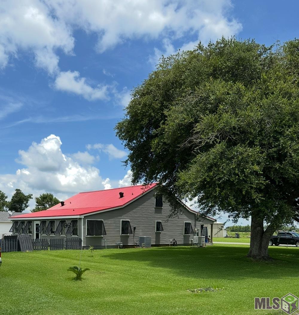 Homes for sale in Lockport, LA | 220 Lark Dr, Lockport, LA 70374 | MLS# BY2025020994