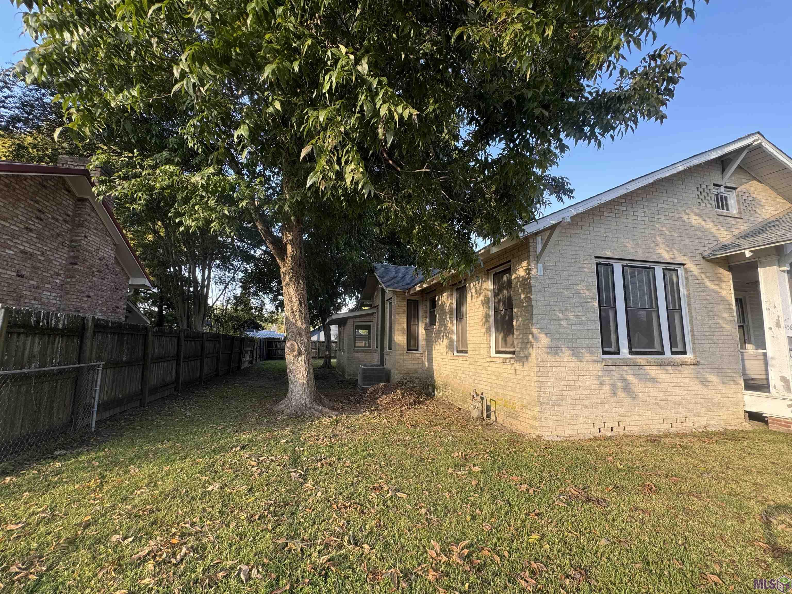 Homes for sale in Port Allen, LA | 456 Louisiana Ave, Port Allen, LA 70767 | MLS# BR2025021077