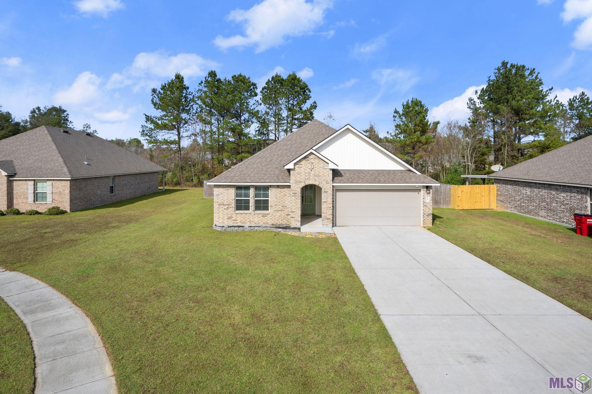 Homes for sale in Denham Springs, LA | 12721 Fowler Dr, Denham Springs, LA 70706 | MLS# BR2025021765