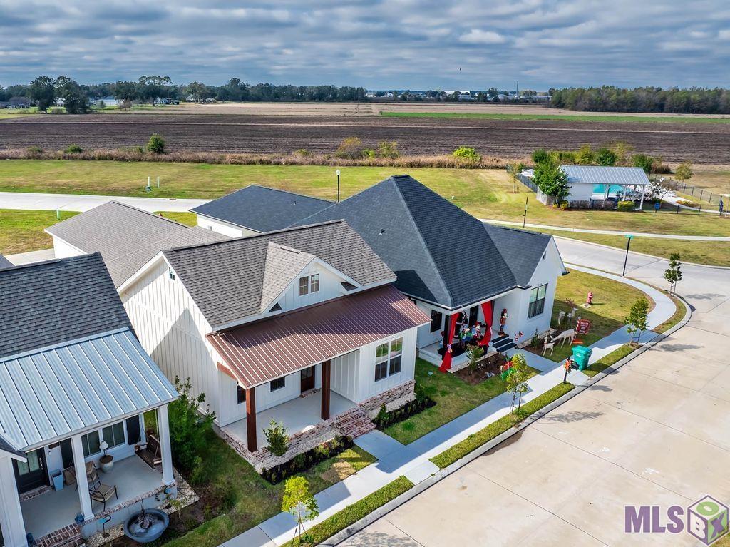 Homes for sale in Thibodaux, LA | 201 Royal Oak Boulevard, Thibodaux, LA 70301 | MLS# BY2025021827