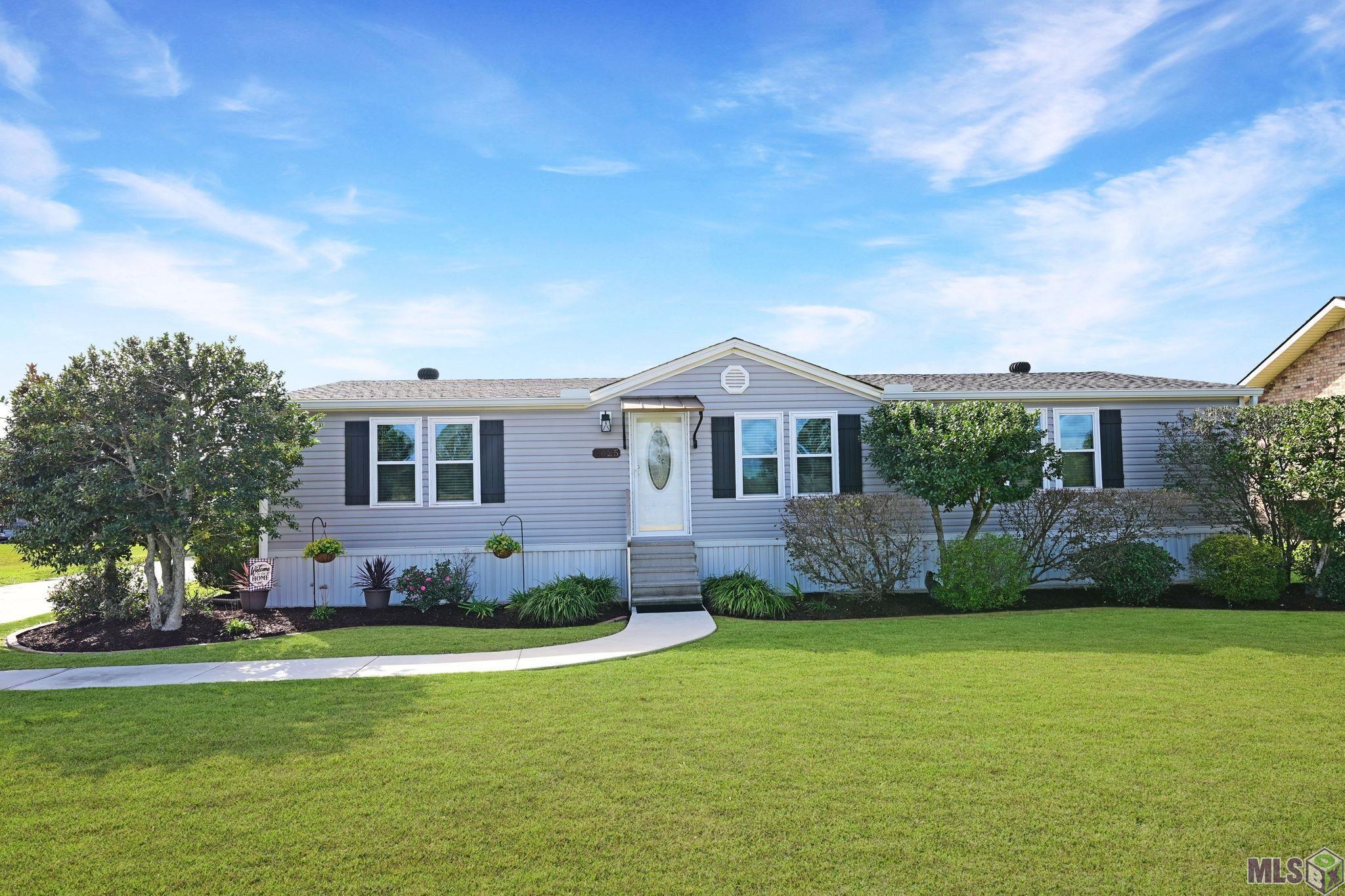 Homes for sale in Paulina, LA | 2625 Admirals Landing Street, Paulina, LA 70763 | MLS# BR2025021836