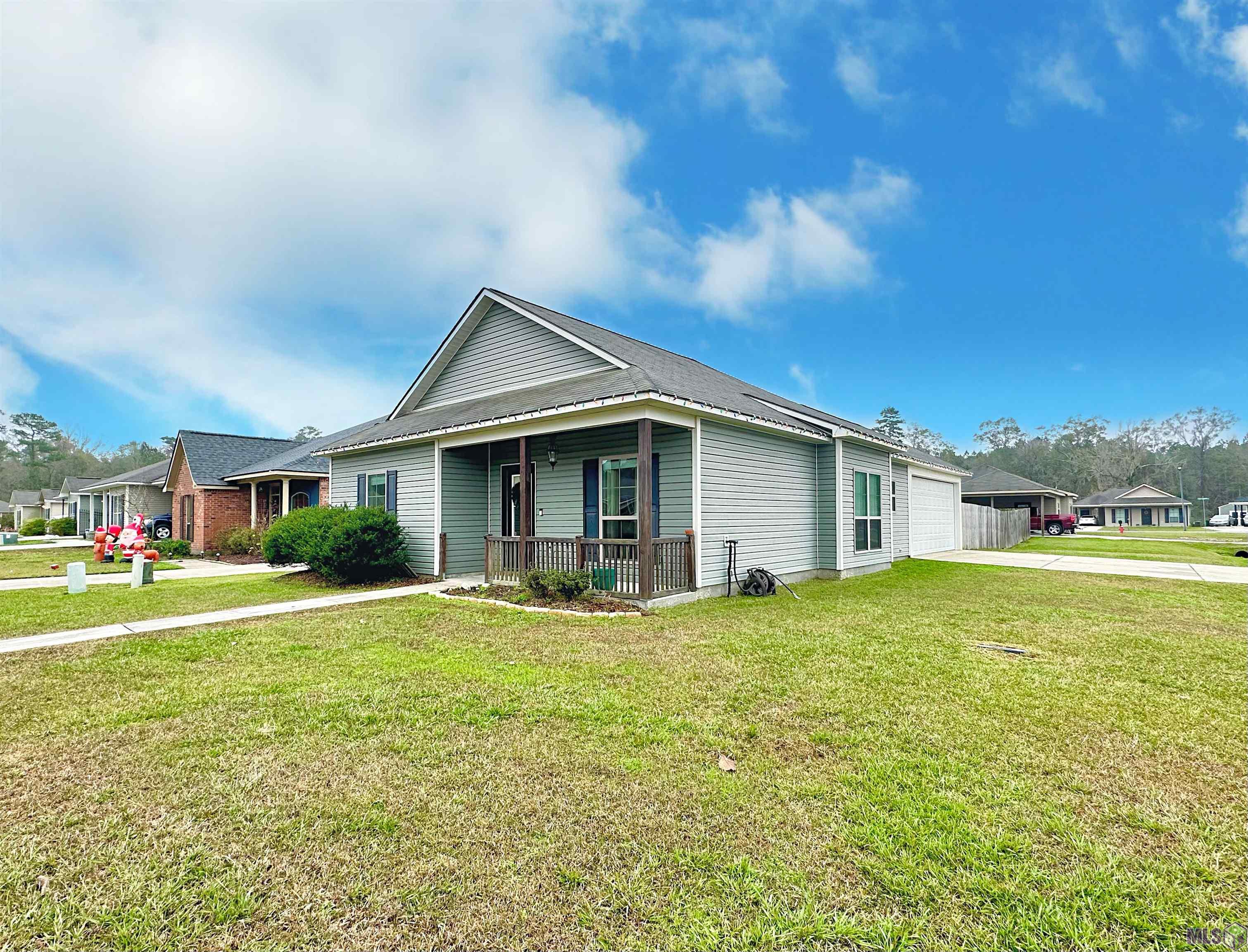 Homes for sale in Denham Springs, LA | 10804 Moss Pointe Dr, Denham Springs, LA 70726 | MLS# BR2022018613