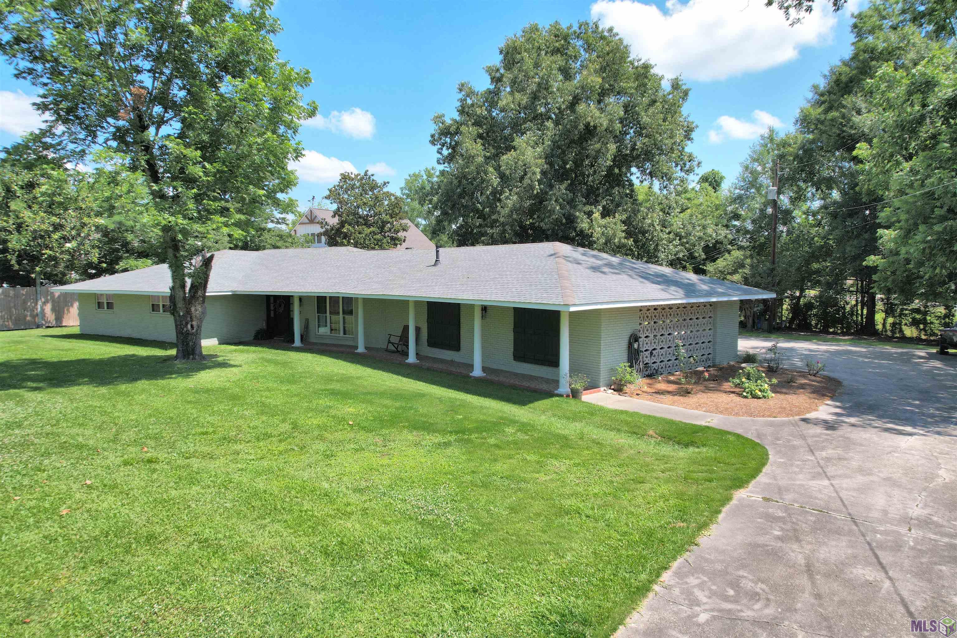 Homes for sale in Denham Springs, LA | 537 Ne Centerville St, Denham Springs, LA 70726 | MLS# BR2023008517