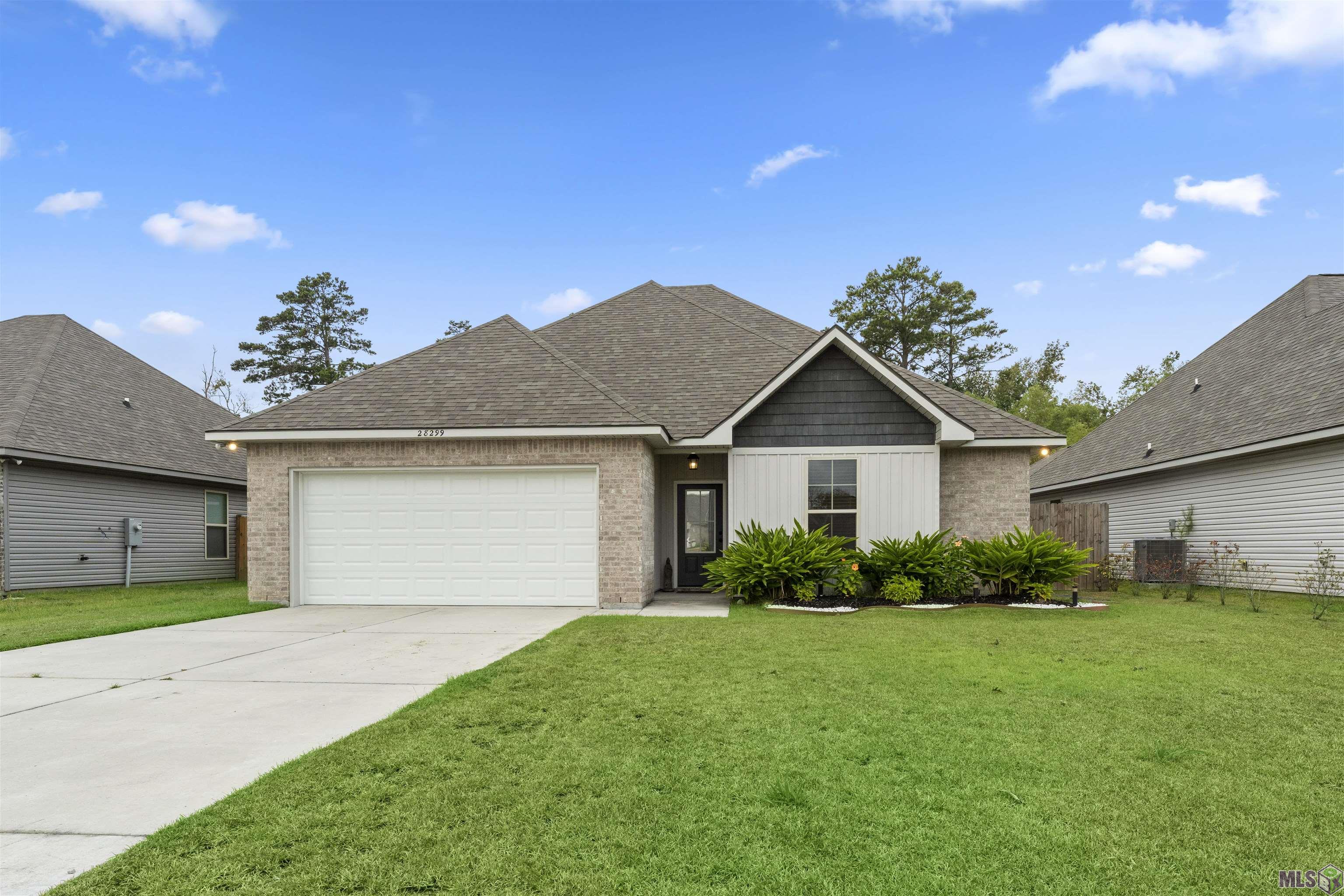 Homes for sale in Denham Springs, LA | 28299 Natchez Trace, Denham Springs, LA 70726 | MLS# BR2023014571